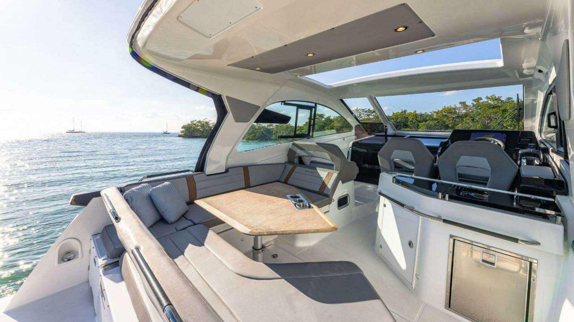 2021 Beneteau Gran Turismo 32 - Image 13