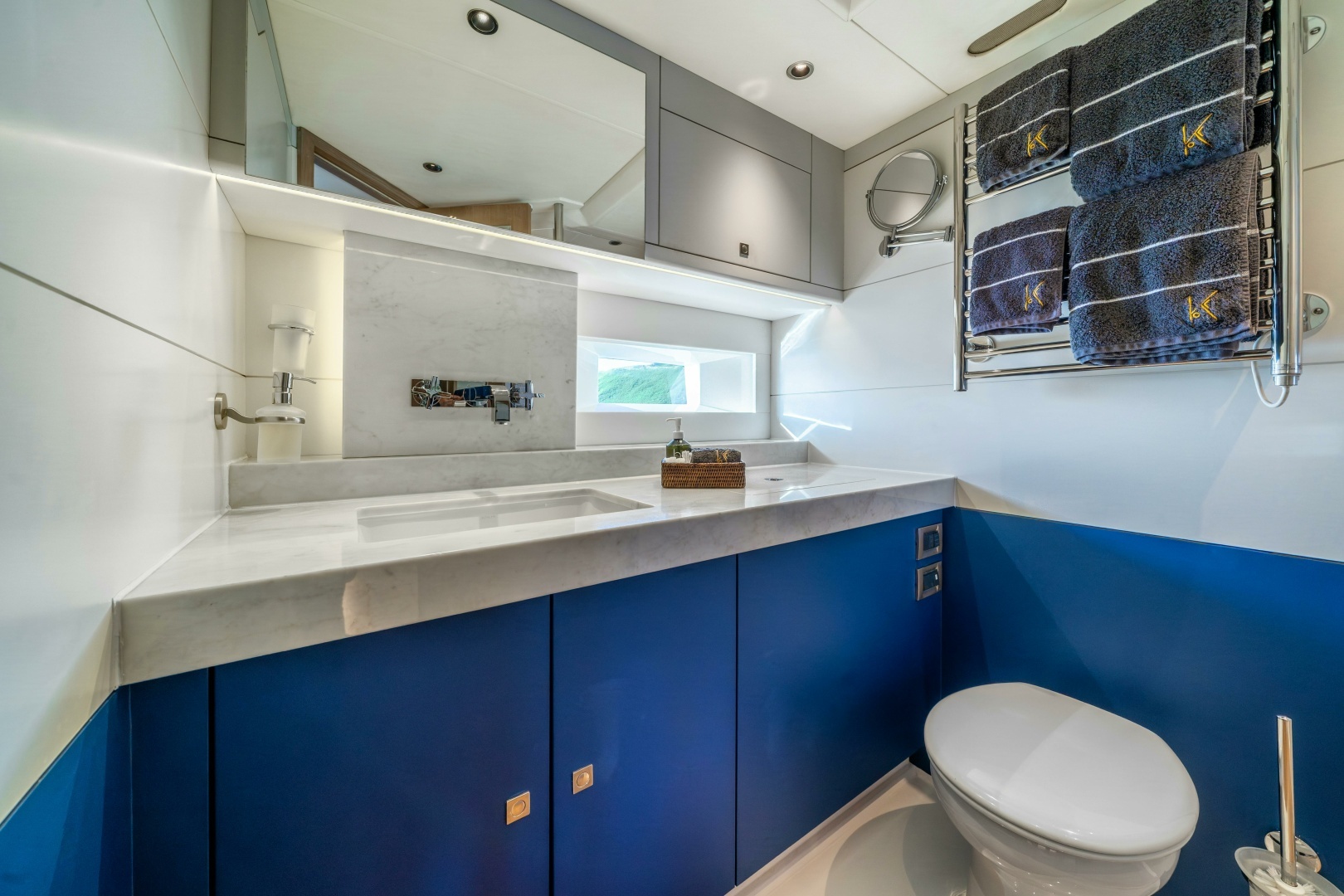 2013 Oyster Yachts Oyster 885 - Image 35