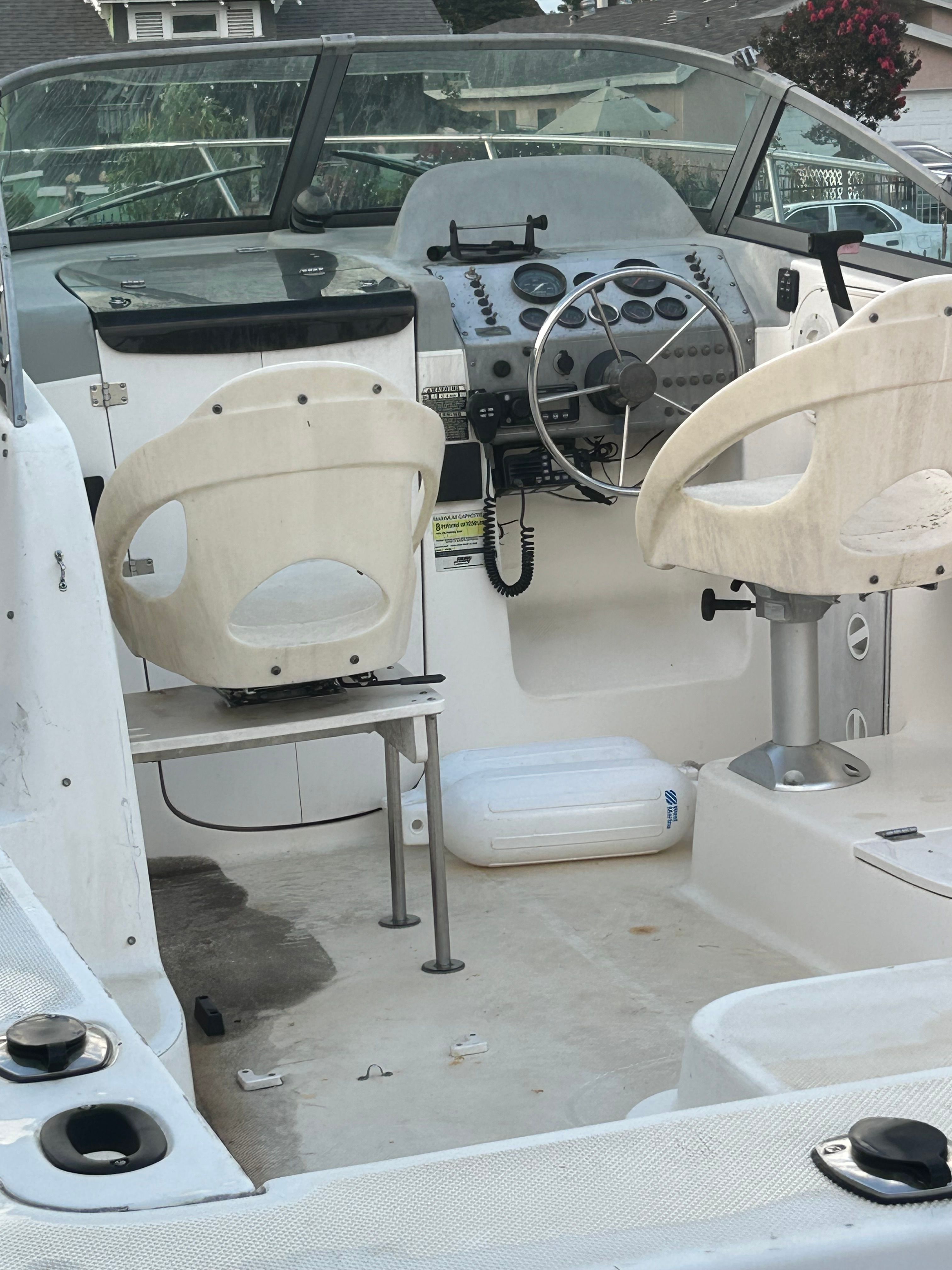2006 Bayliner 2052 Trophy Walkaround - 5