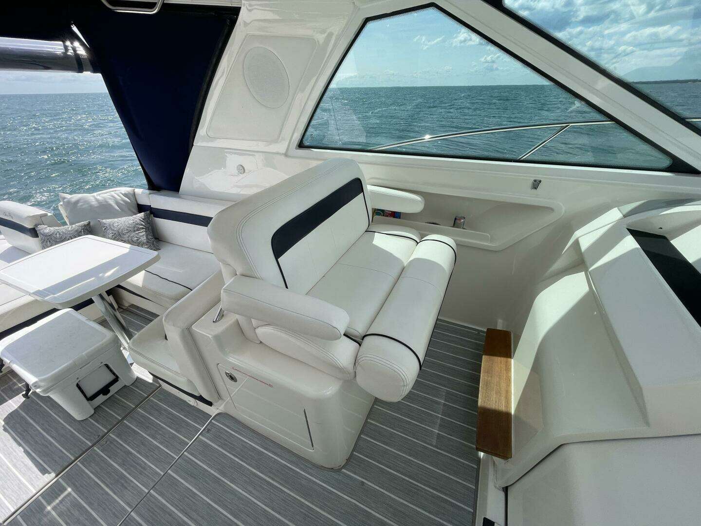 2010 Sea Ray 450 Sundancer - Image 43