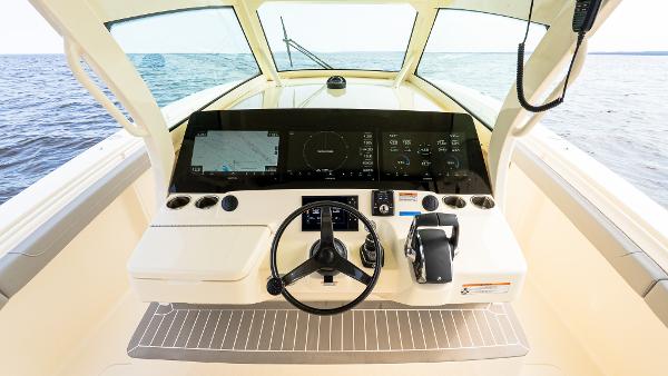 2025 Scout 425 LXF boat helm with advanced navigation system and ocean view.