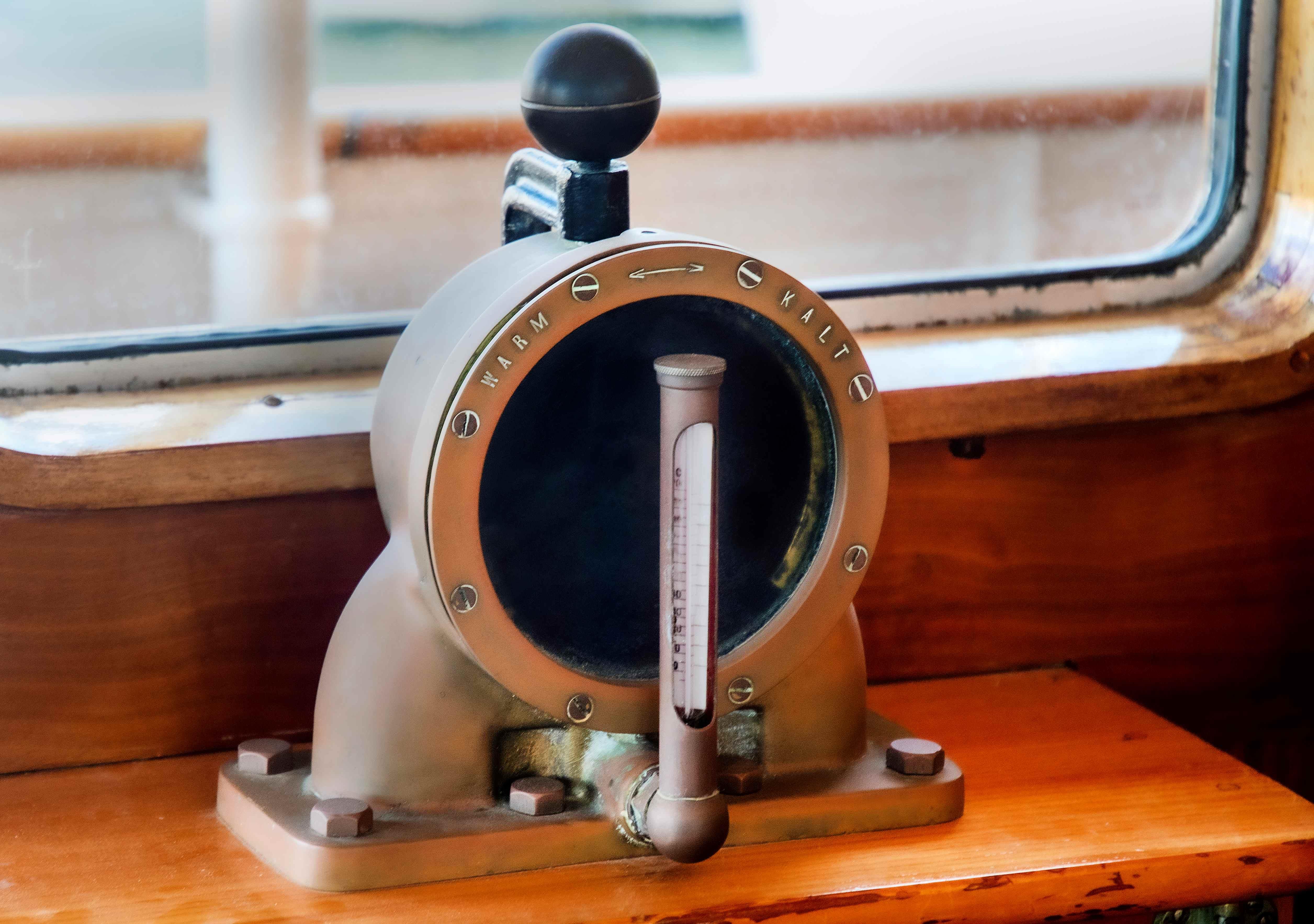 Vintage throttle control on 1892 De Vries Lentsch classic yacht.