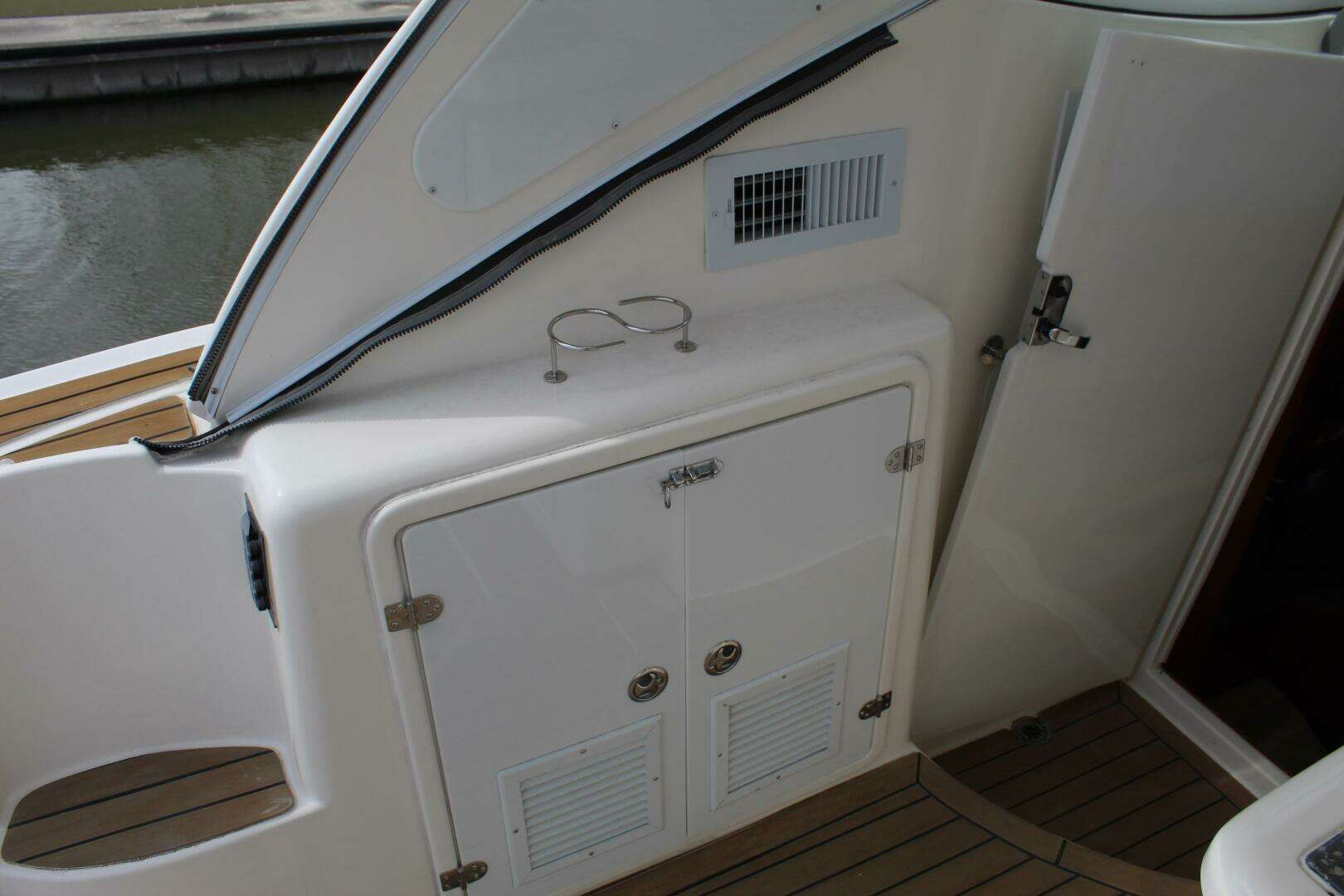2007 Cruisers Yachts 420 Express - Image 19