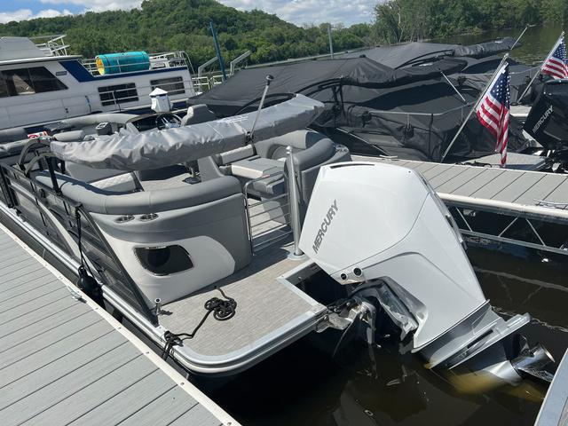 2022 Bennington L Quad Bench 25 LFB Tritoon - 14