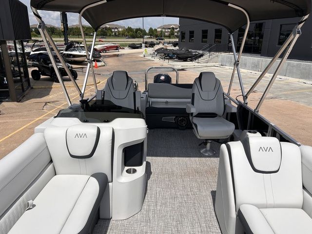 2025 Avalon LSZ Versatile Rear Bench 23 FT - 13