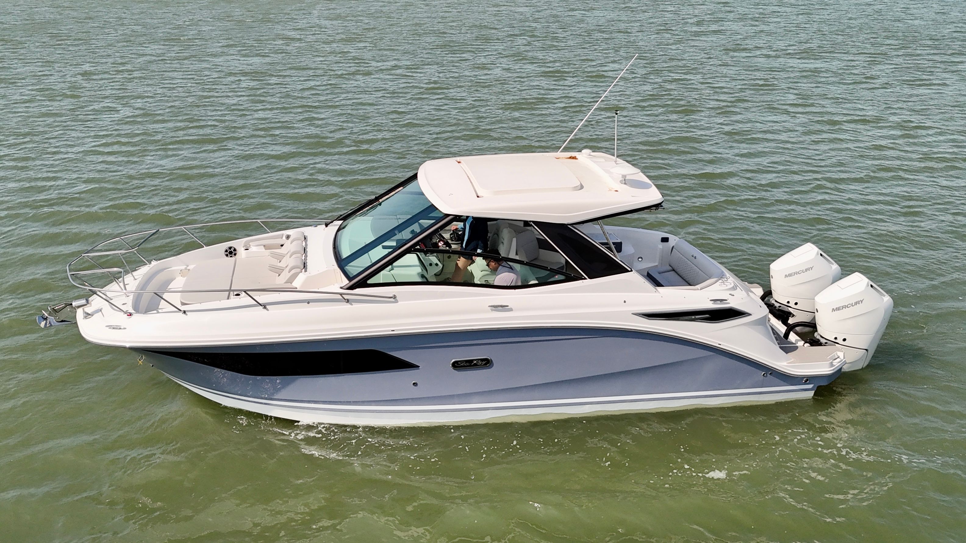 2026 Sea Ray Sundancer 320 Outboard