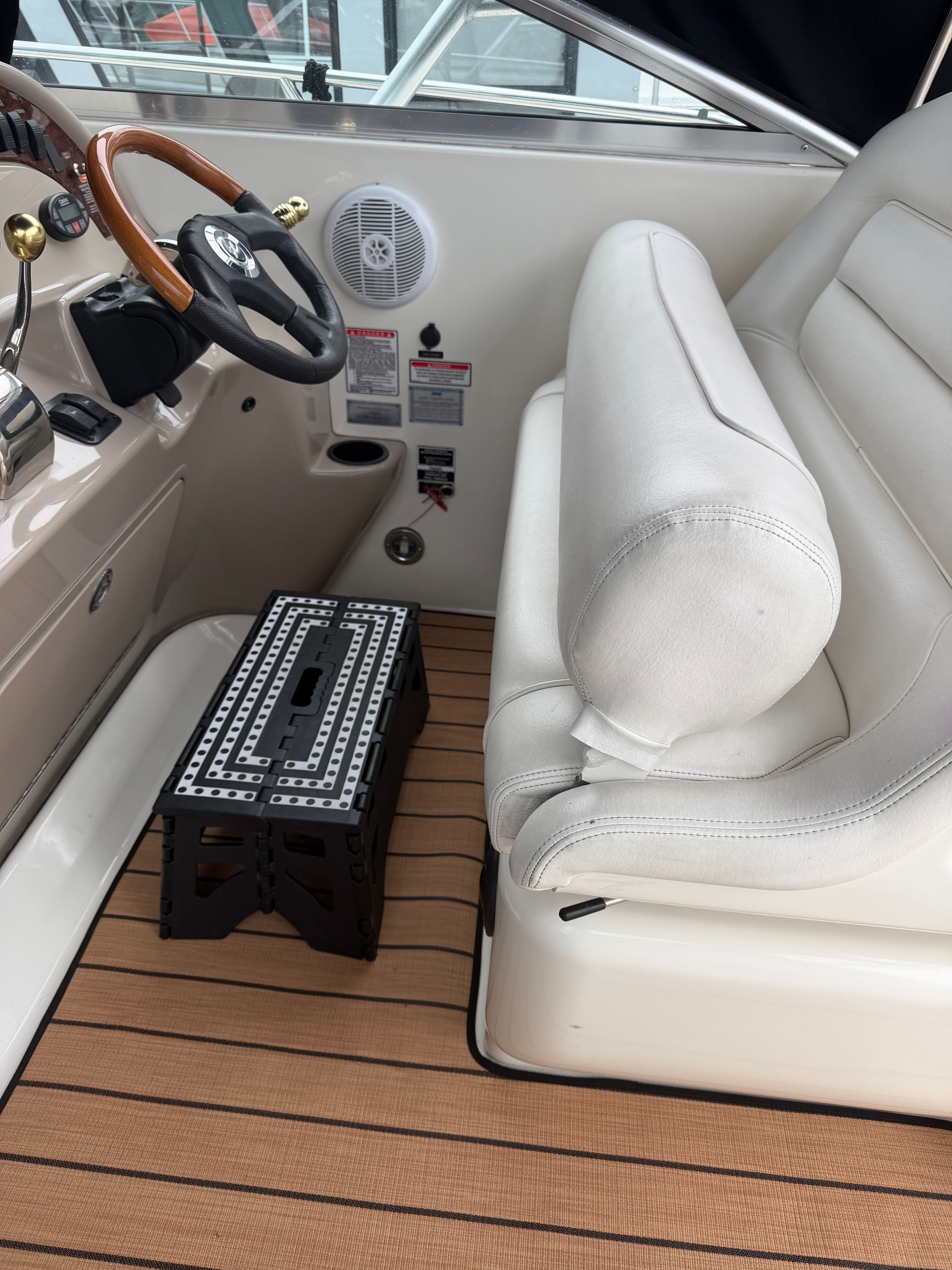 Interior of a 2005 Sea Ray 290 Amberjack boat.
