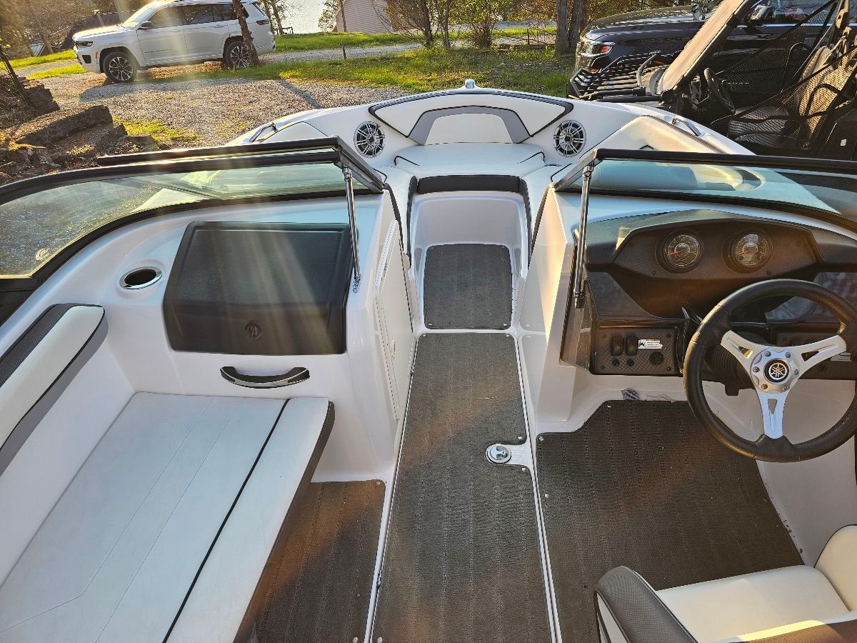 2016 Yamaha Boats AR192 - 9