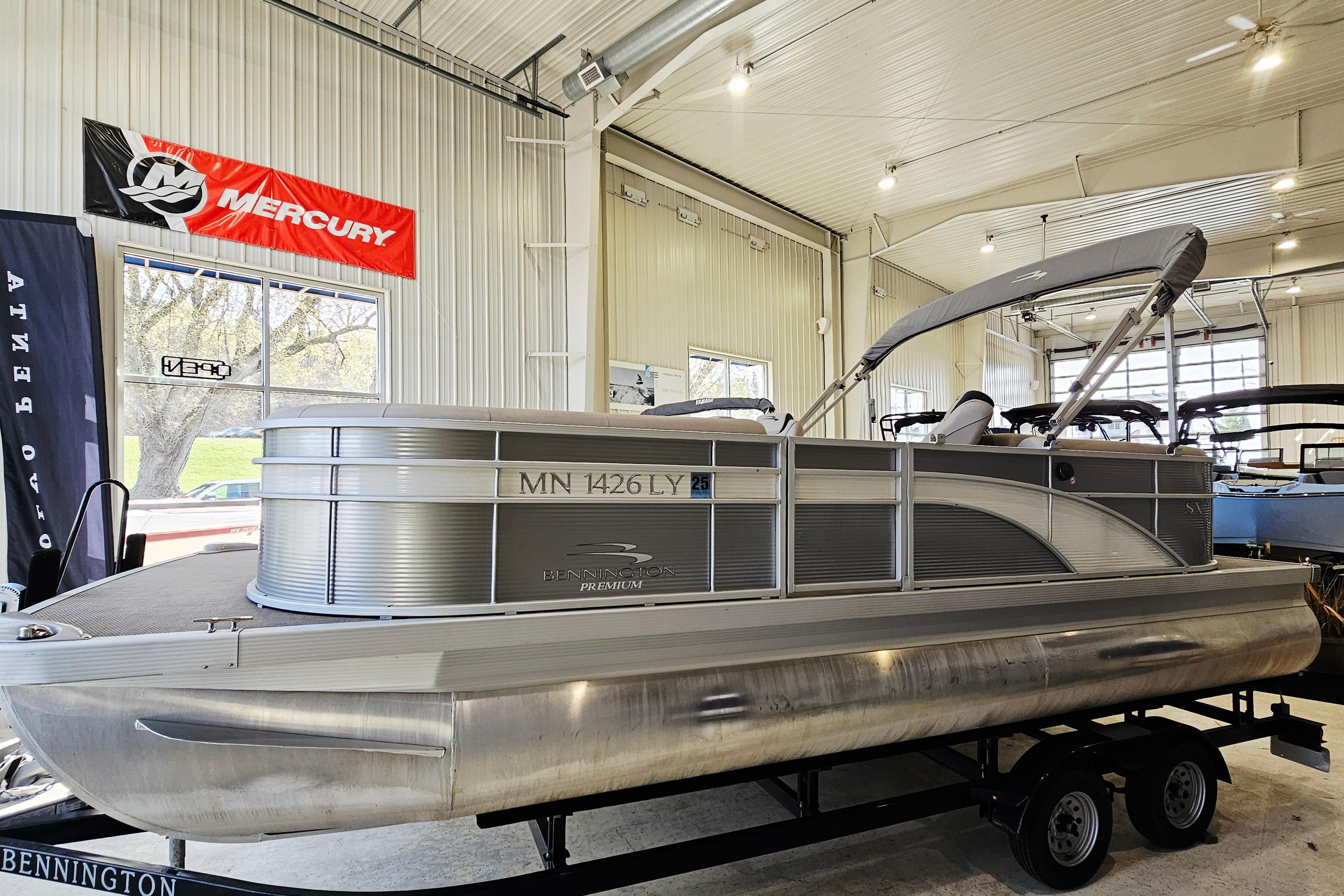 2019 Bennington SX 22 Premium Stern Radius
