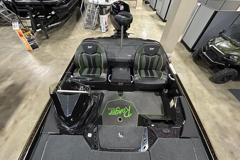 2025 Ranger Z519R Cup-Equipped boat interior with dual seats and console.