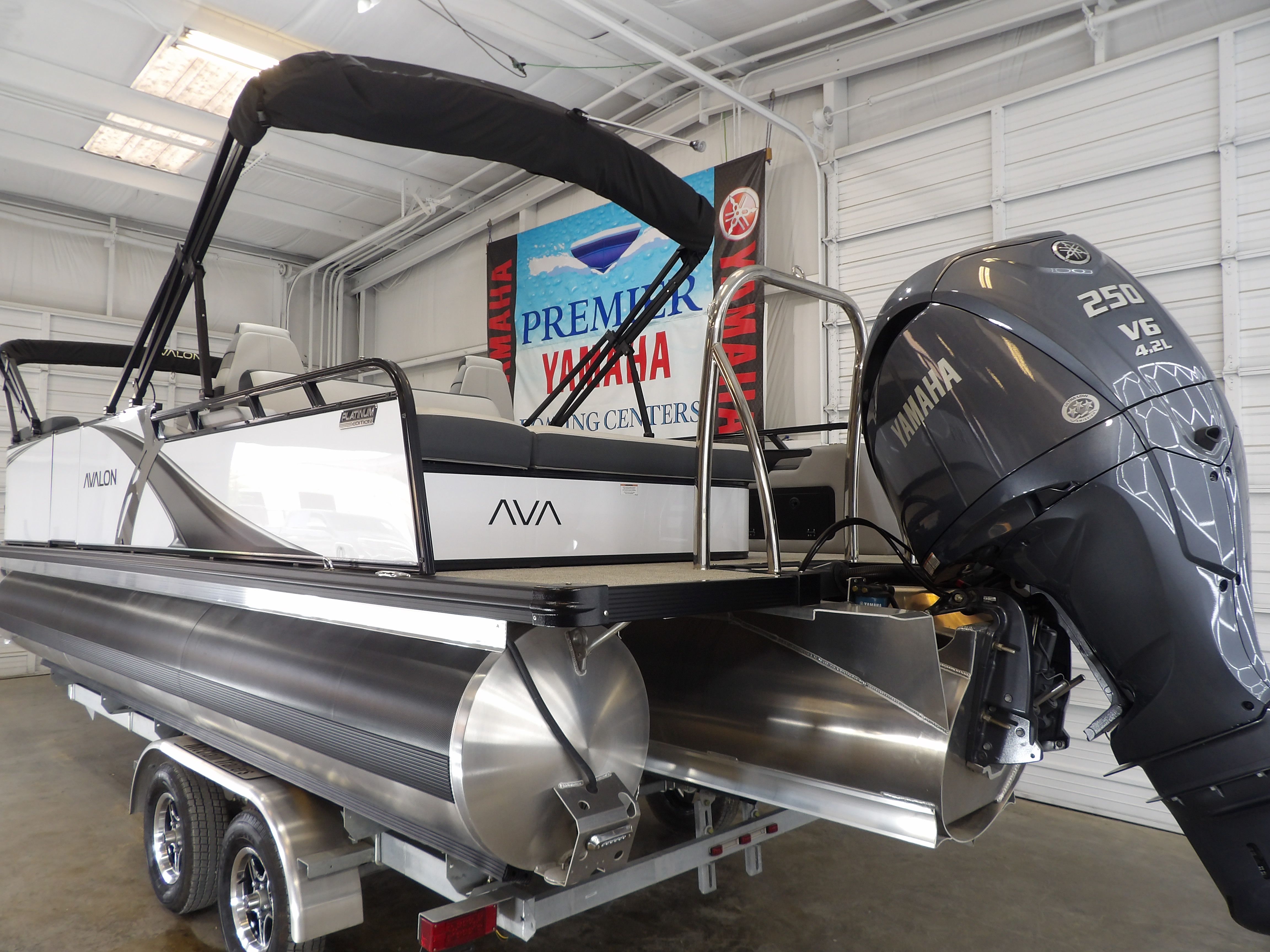2025 Avalon LSZ Versatile Rear Bench - 23' - 11