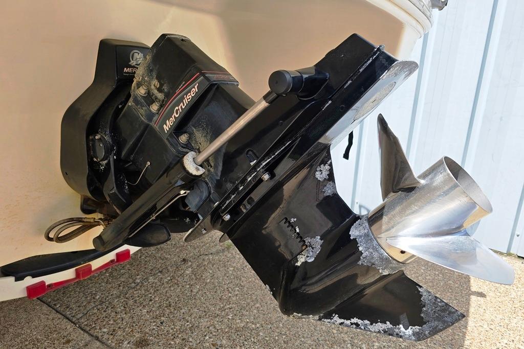 Outboard motor of a 2007 Sea Ray 205 Sport with visible propeller and corrosion.