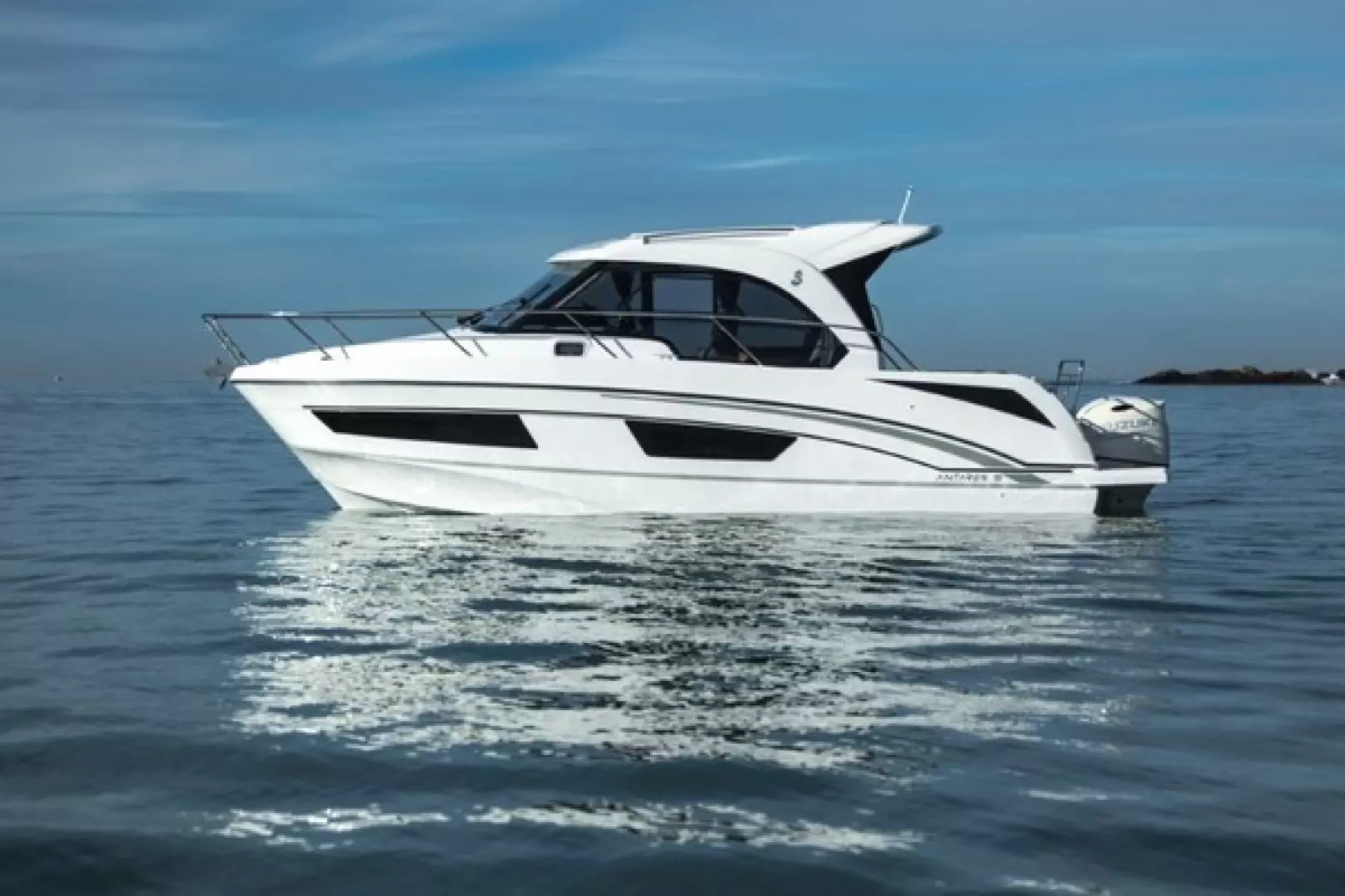 2025 Beneteau Antares 9 - Image 7