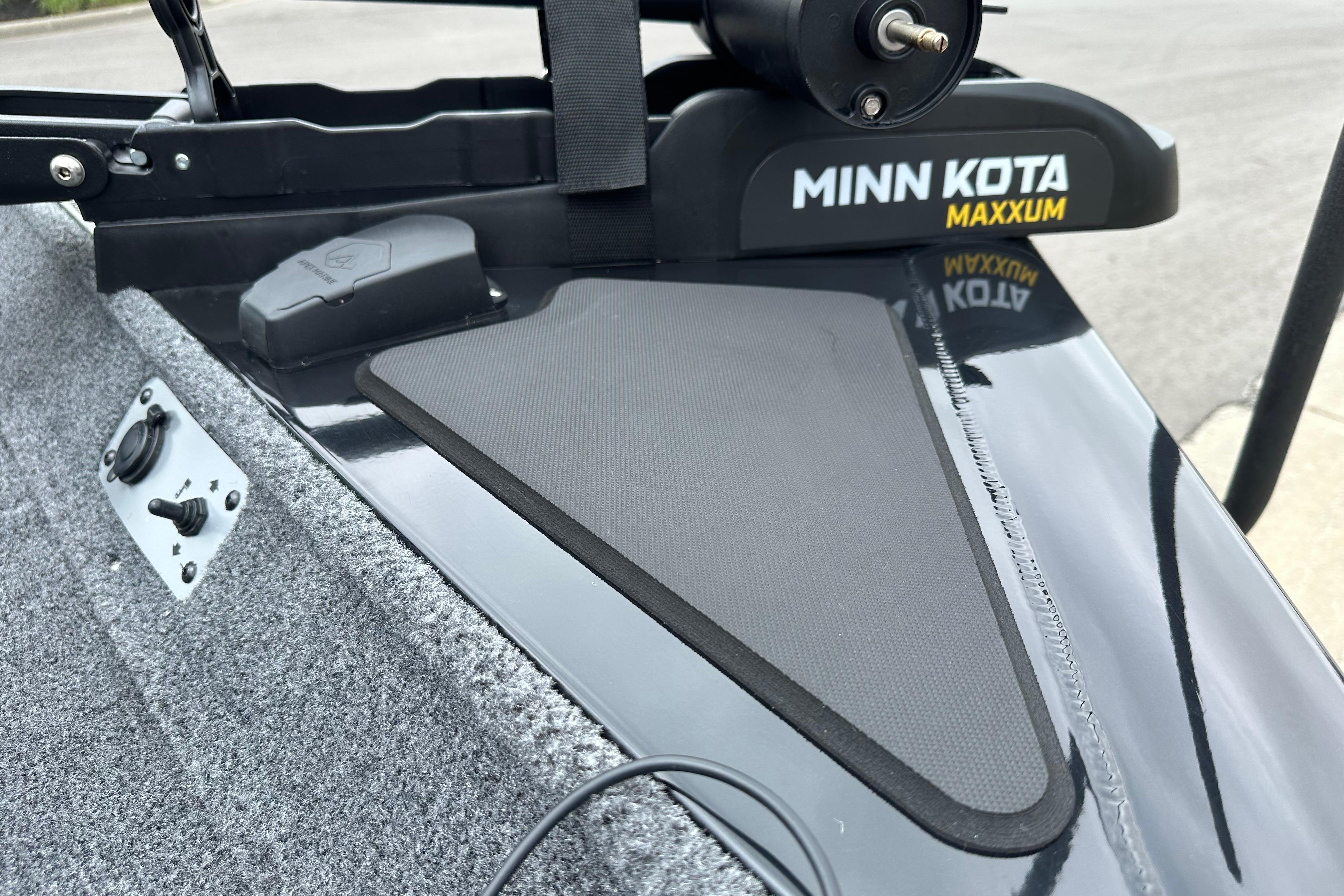 2026 Tracker Pro Team 190 boat with Minn Kota Maxxum trolling motor.