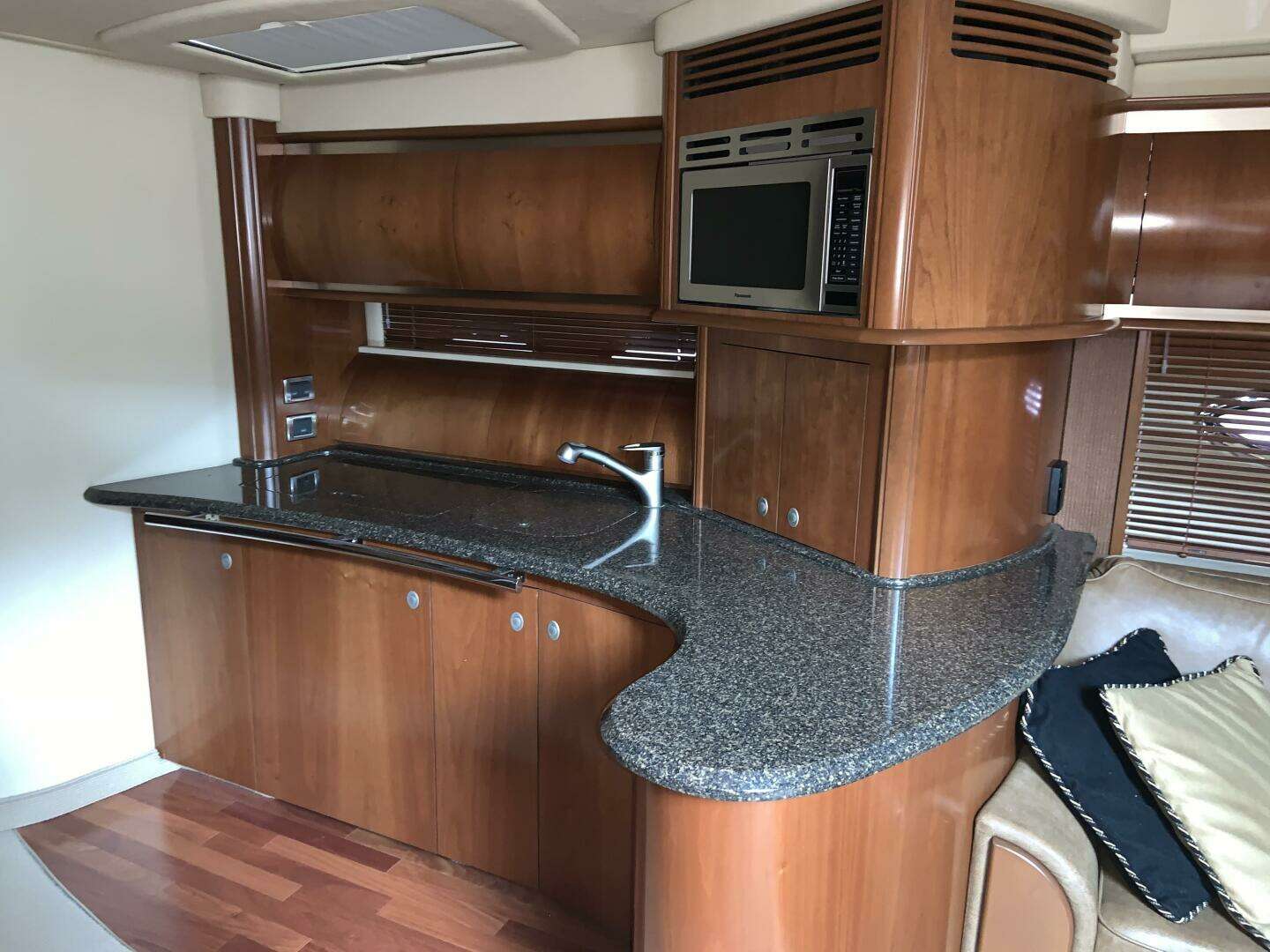 2005 Sea Ray 500 Sundancer - Image 29