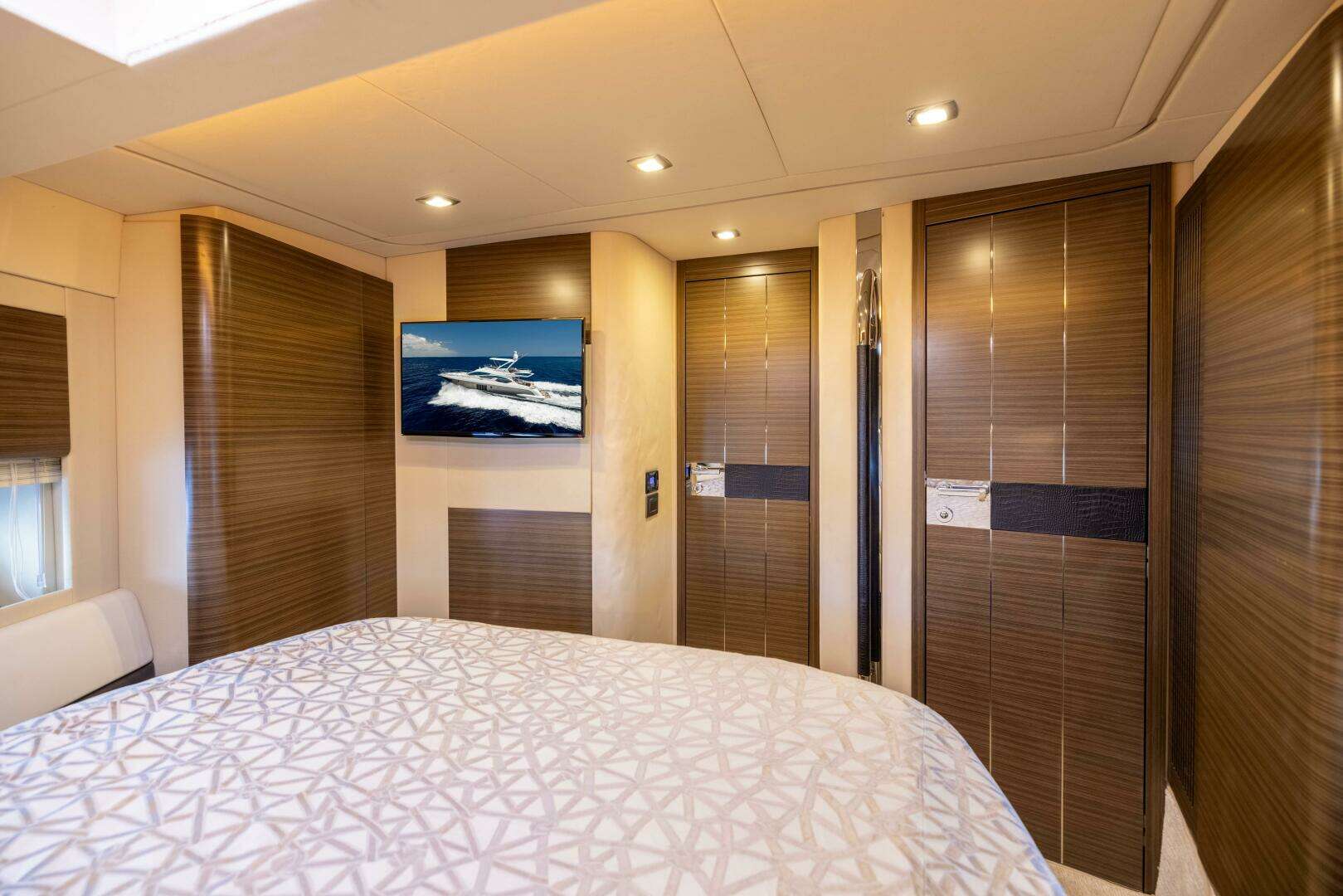 2015 Azimut 64 Flybridge - Image 24