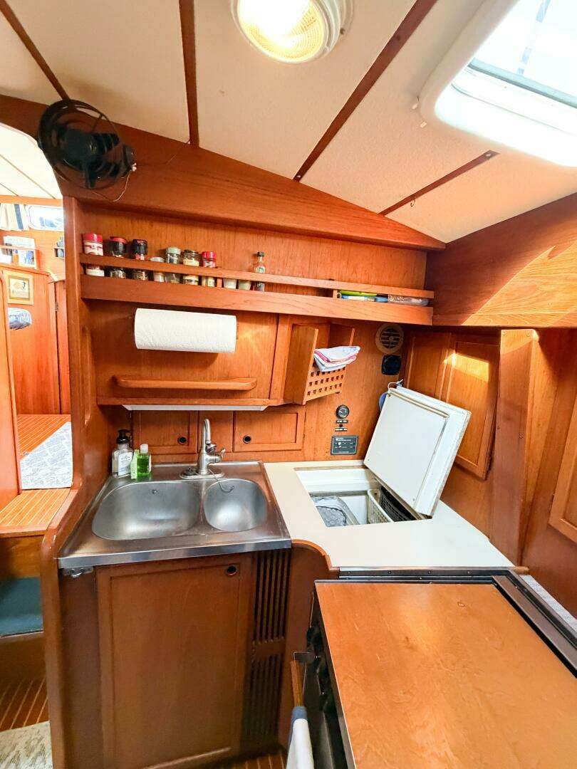 1986 Nauticat 40 Cutter Ketch Pilothouse - Image 69
