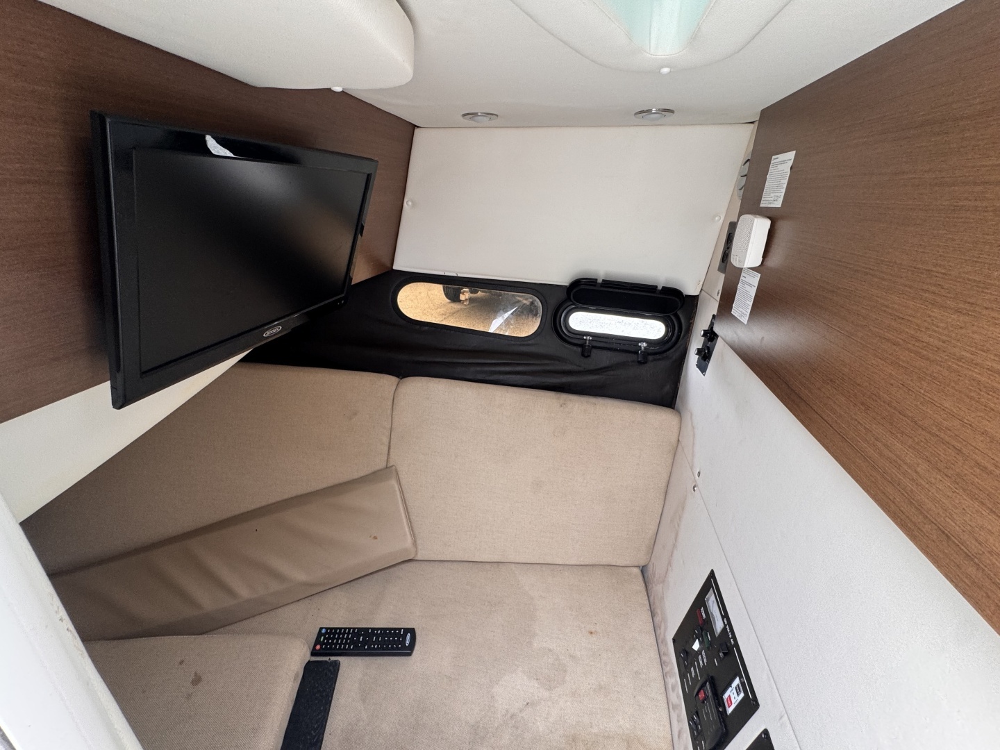 2016 Sea Ray 350 SLX - Image 21