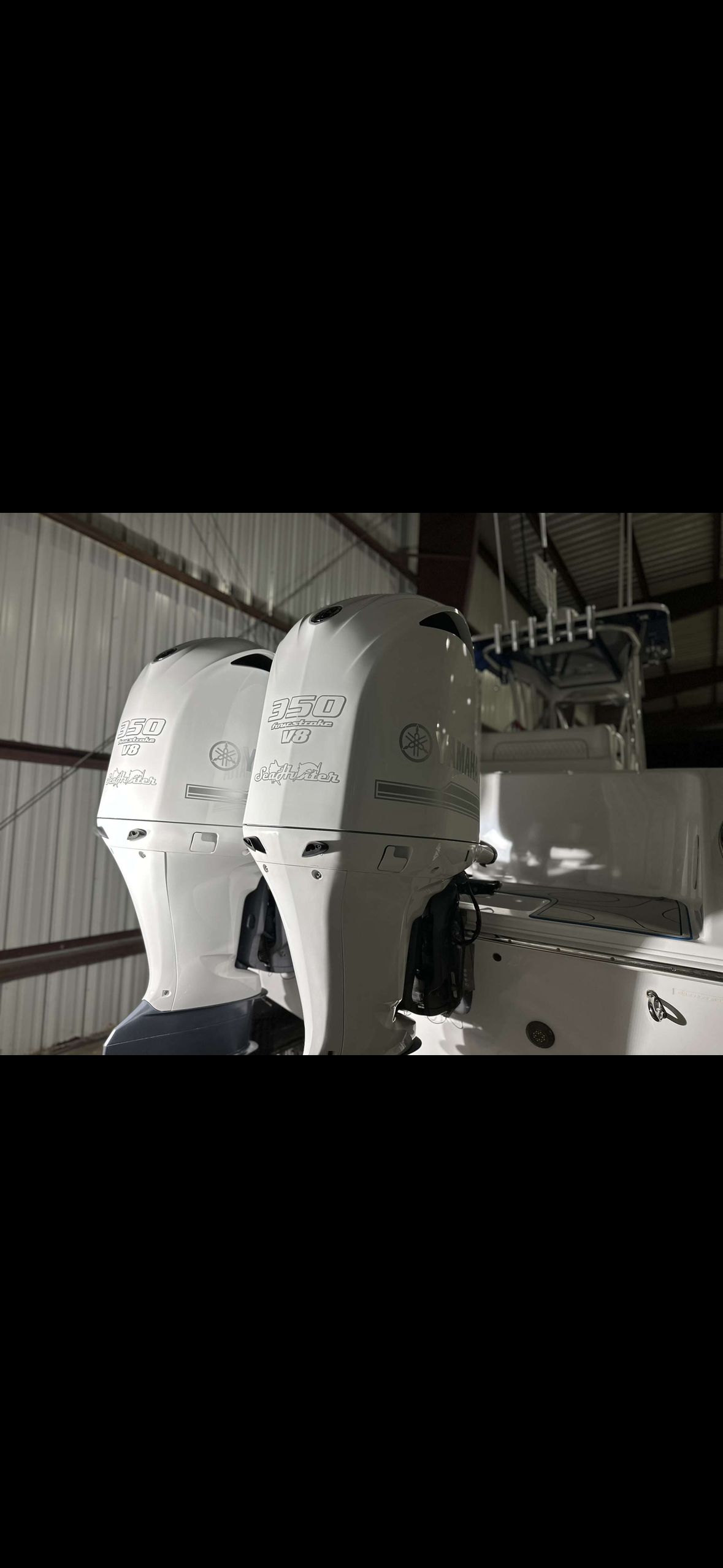 2019 SeaHunter 31 Tournament with dual outboard engines.