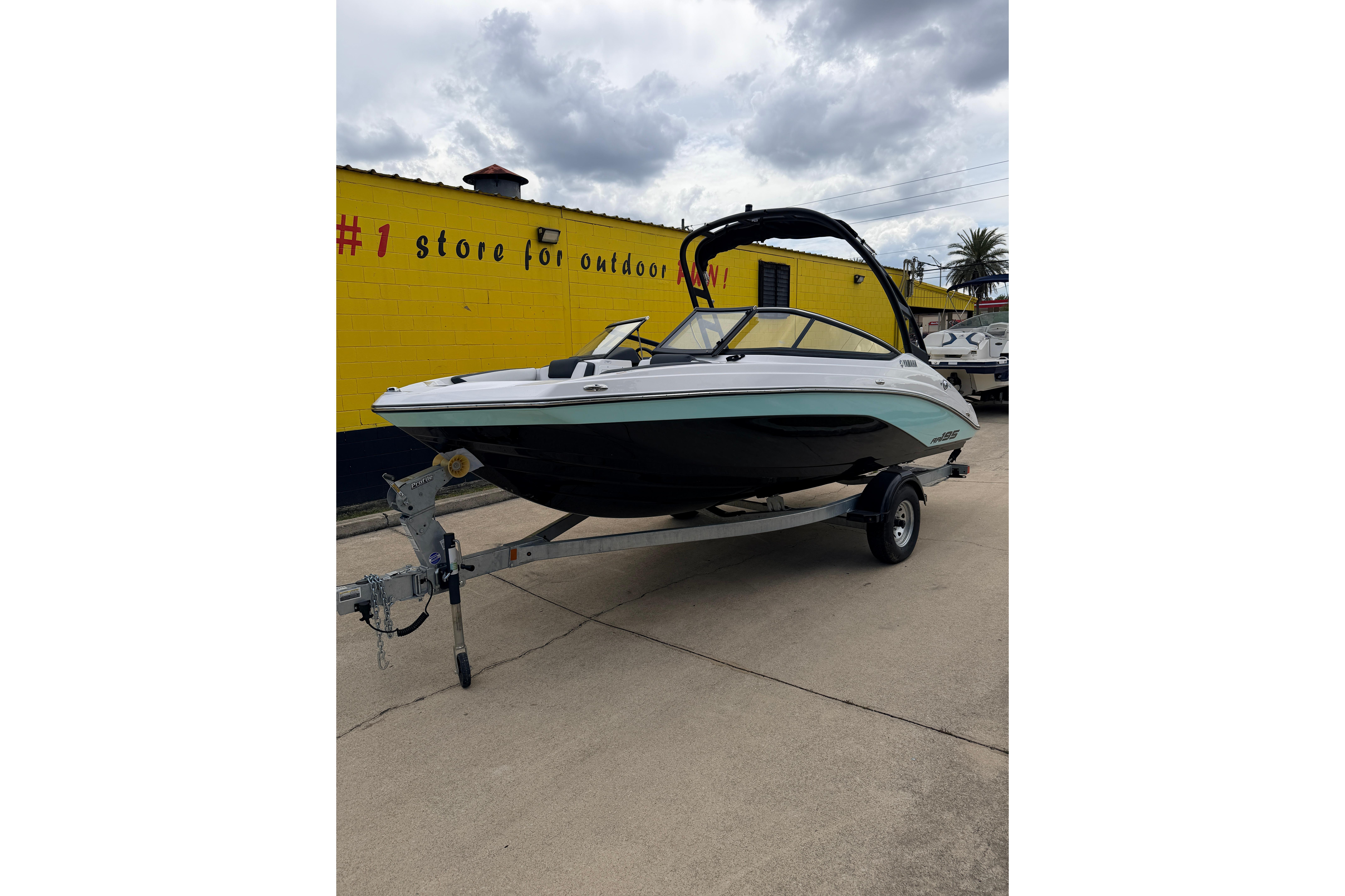 2026 Yamaha Boats AR195