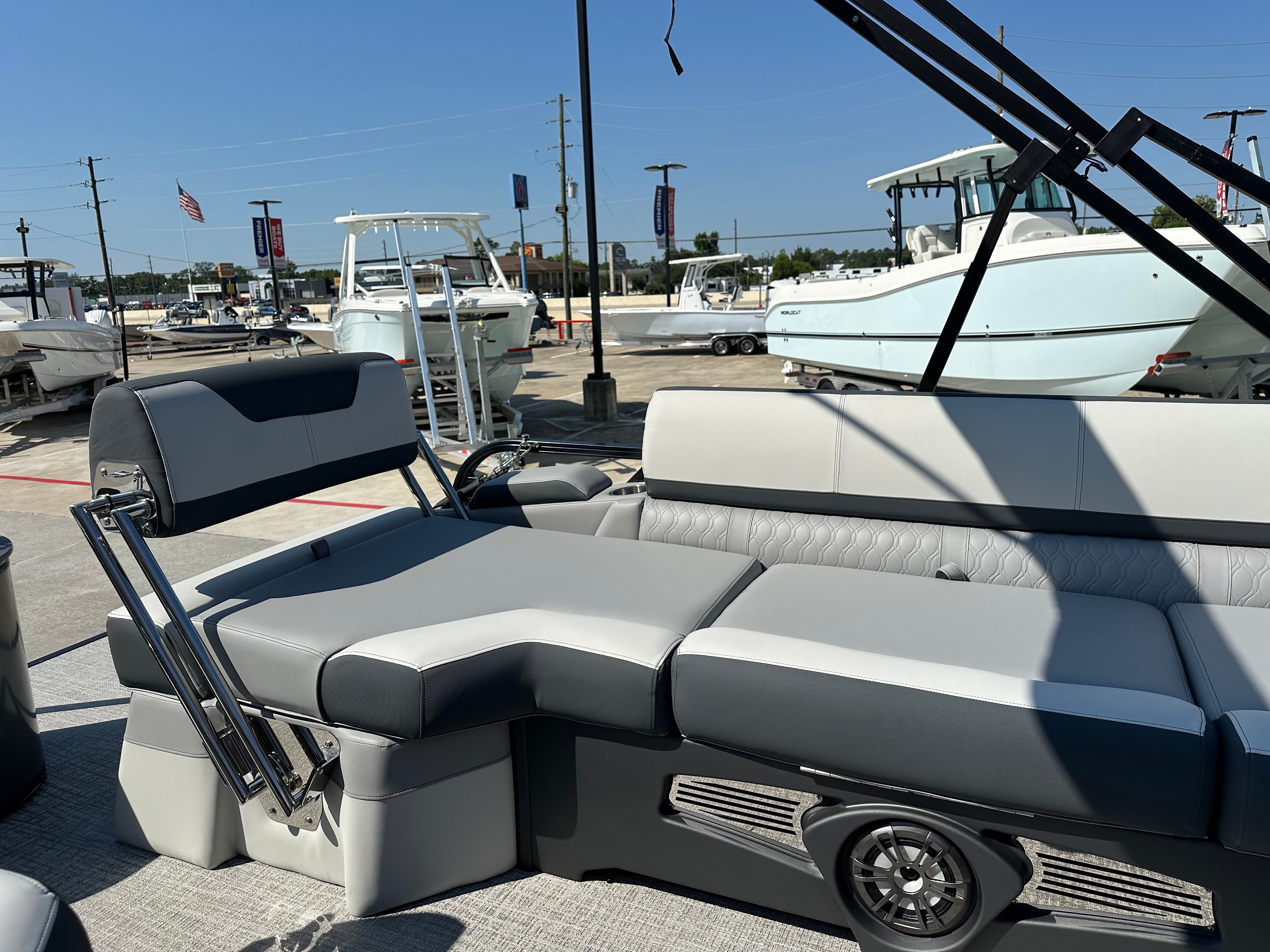 2025 Avalon LSZ Quad Lounge Shift - 23' - 28