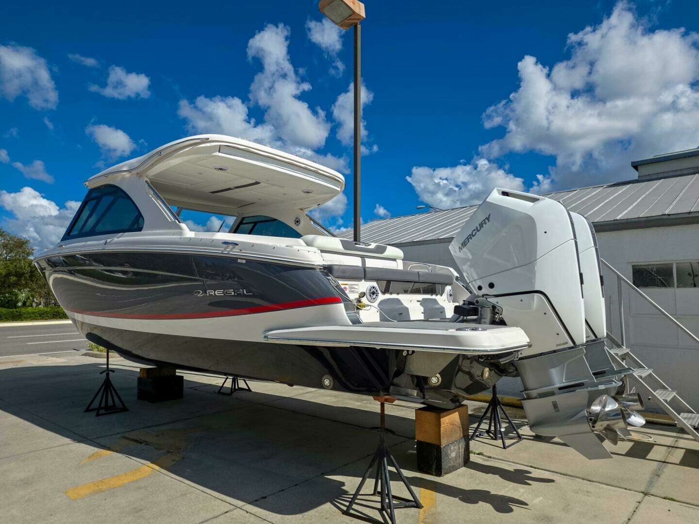 2025 Regal LX36 - Image 3