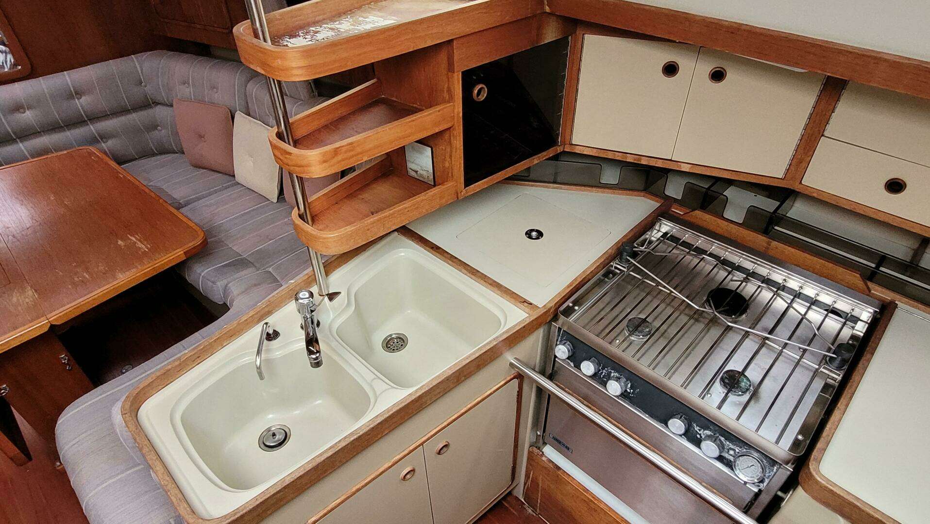 1989 C&C 37/40+ - Image 5