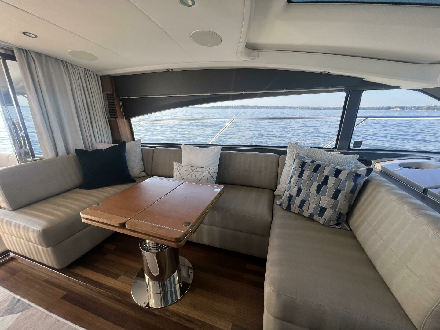 2015 Princess V52 - Image 10