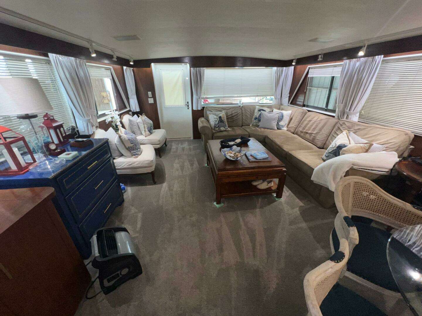 1988 Hatteras Motor Yacht - Image 31
