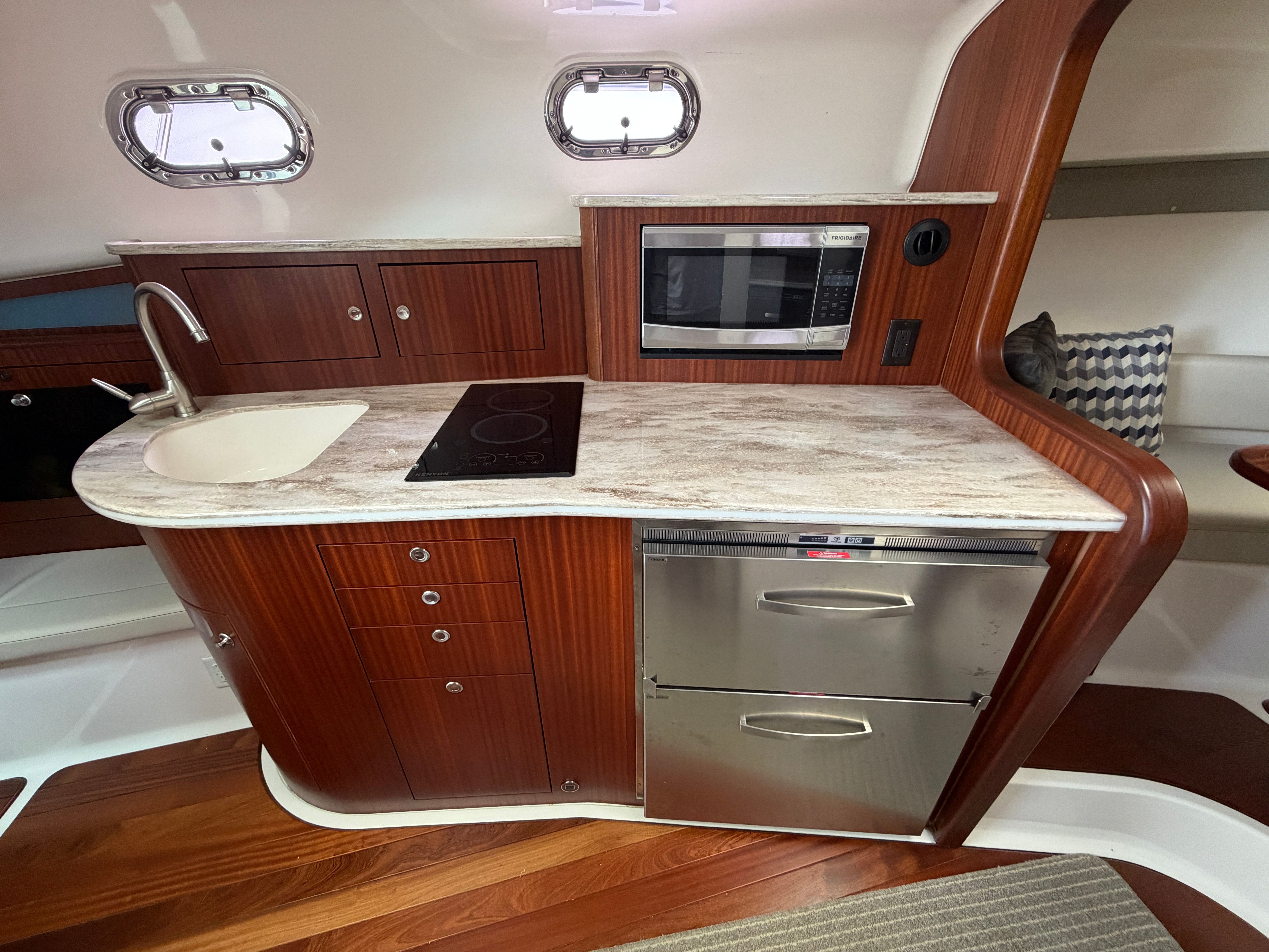 2017 Pursuit OS 385 Offshore - 47