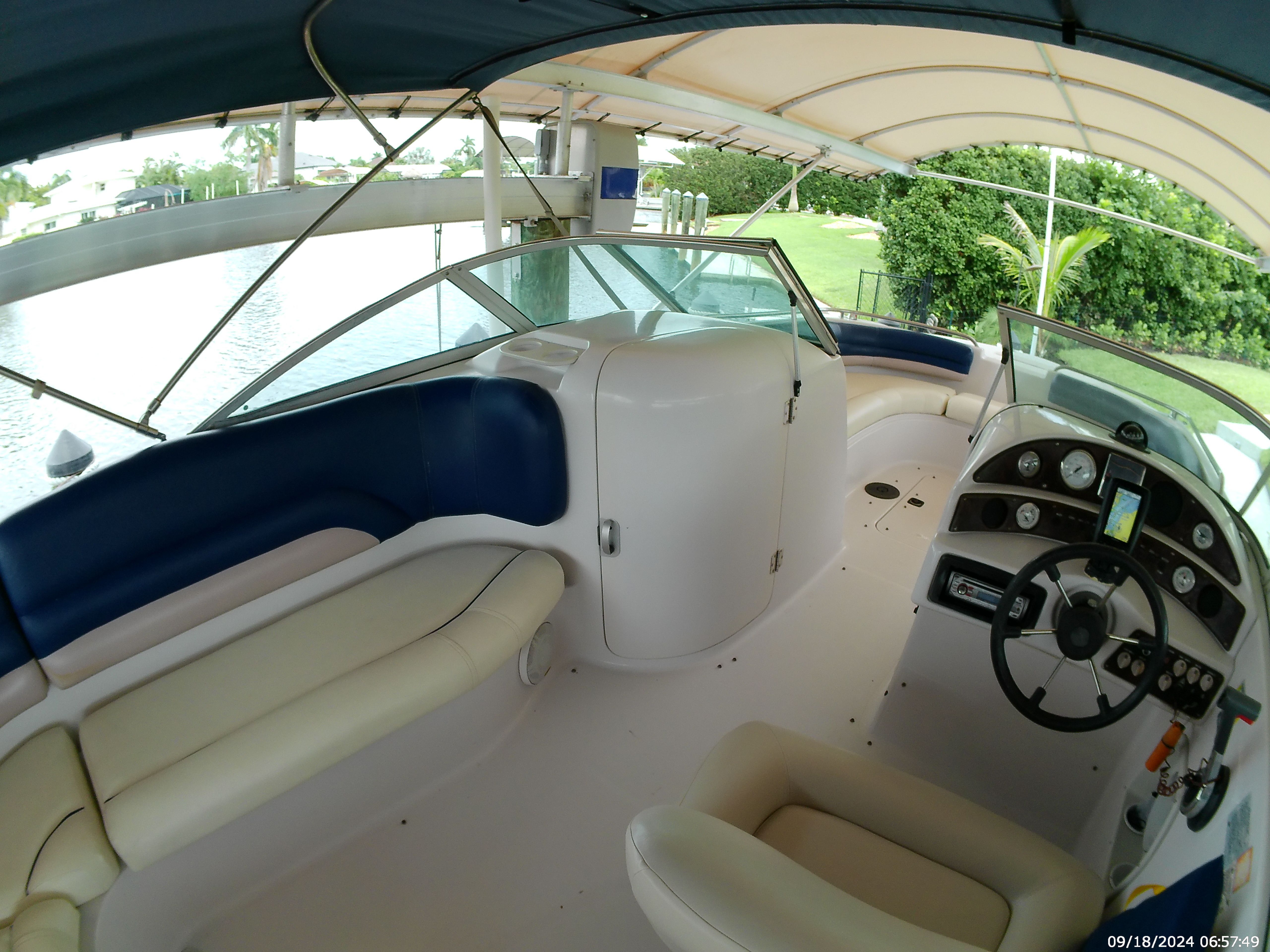 2000 Godfrey / Hurricane Sundeck 237 I/O - 60