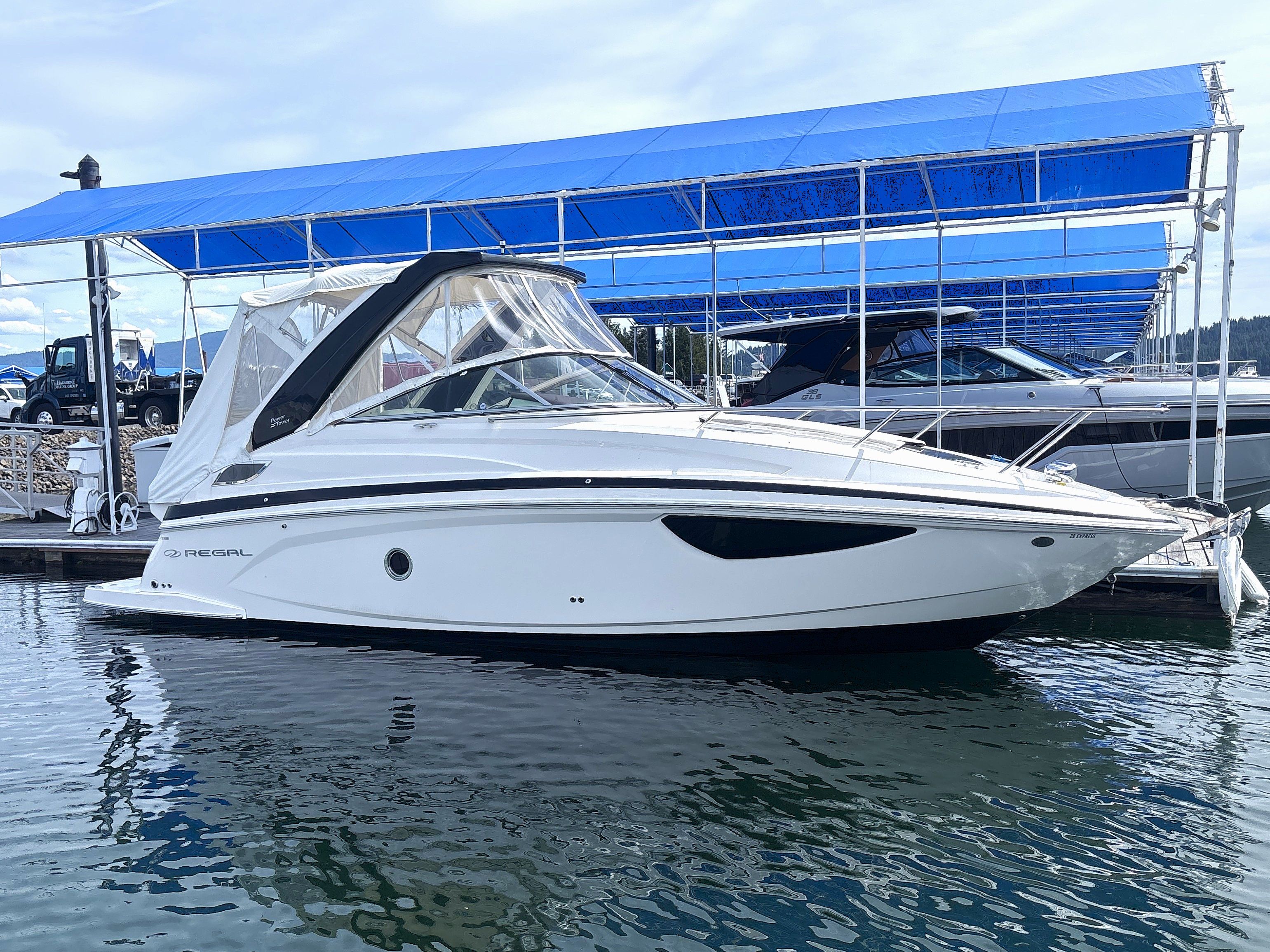 2025 Regal 28 Express