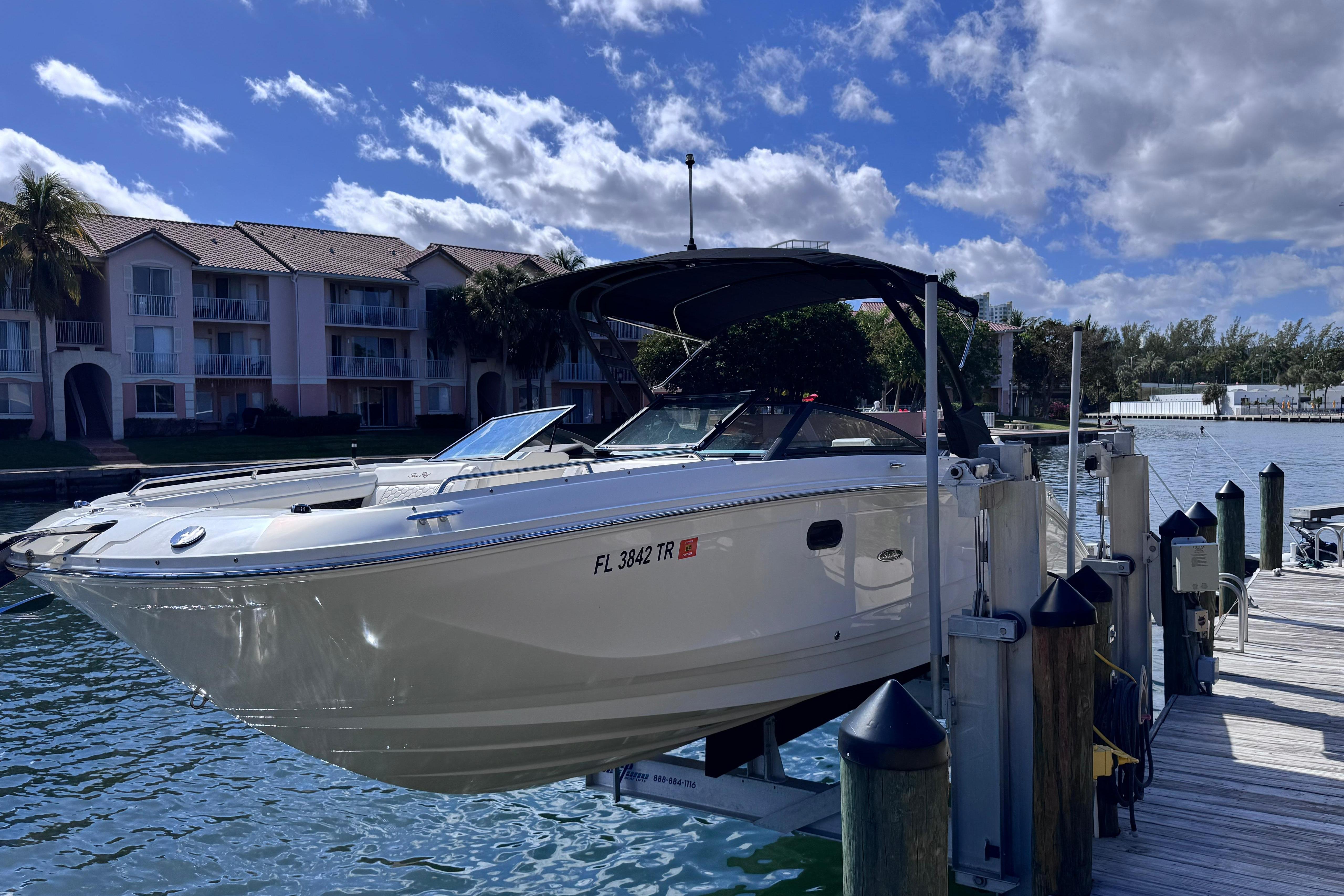 2024 Sea Ray SDX 290 Outboard