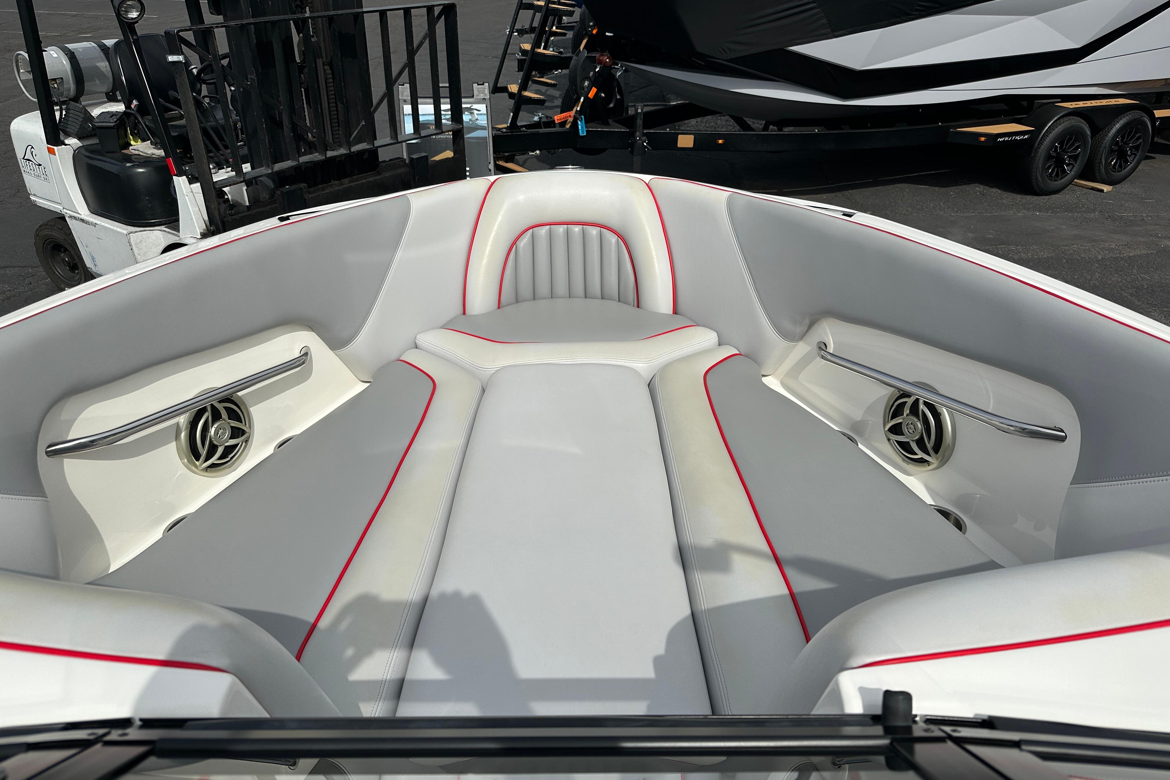 2008 Centurion Enzo SV240 boat interior with white and red seating, featuring built-in speakers.