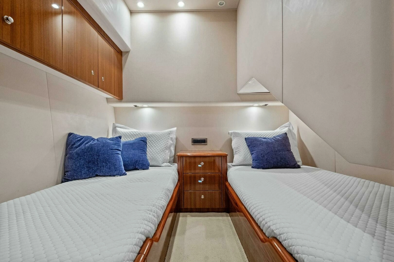 2008 Viking 64 Convertible - Image 58