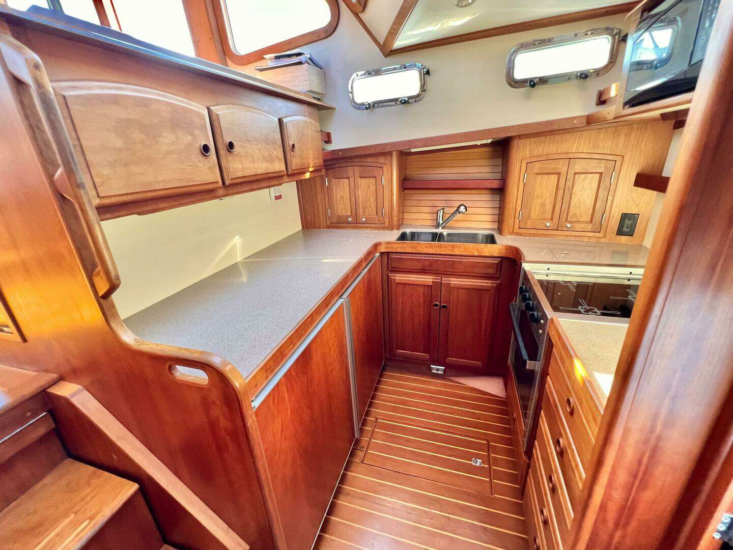 2001 Sabre Sabreline 47 - Image 18