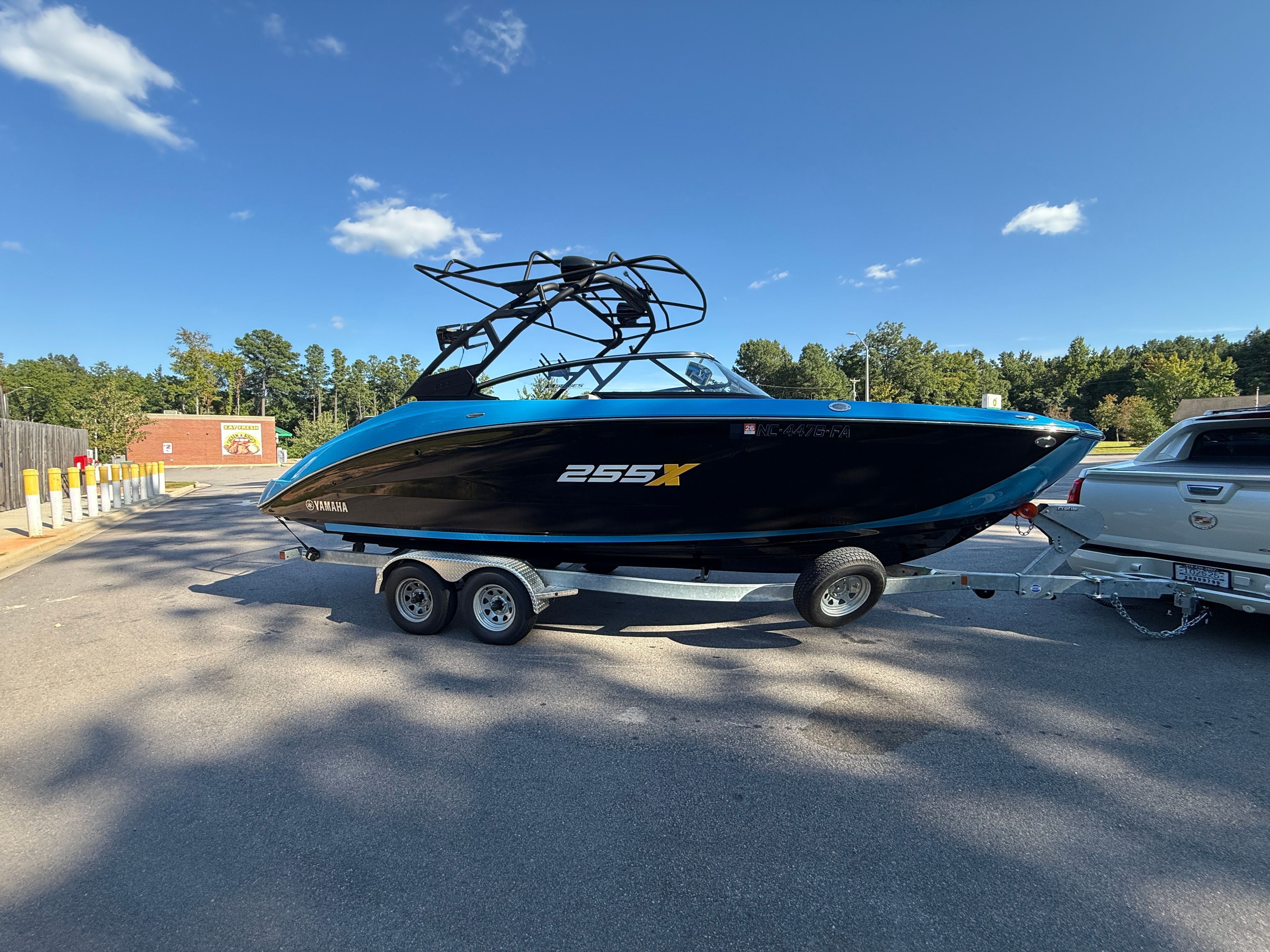2023 Yamaha Boats 255XE - 2