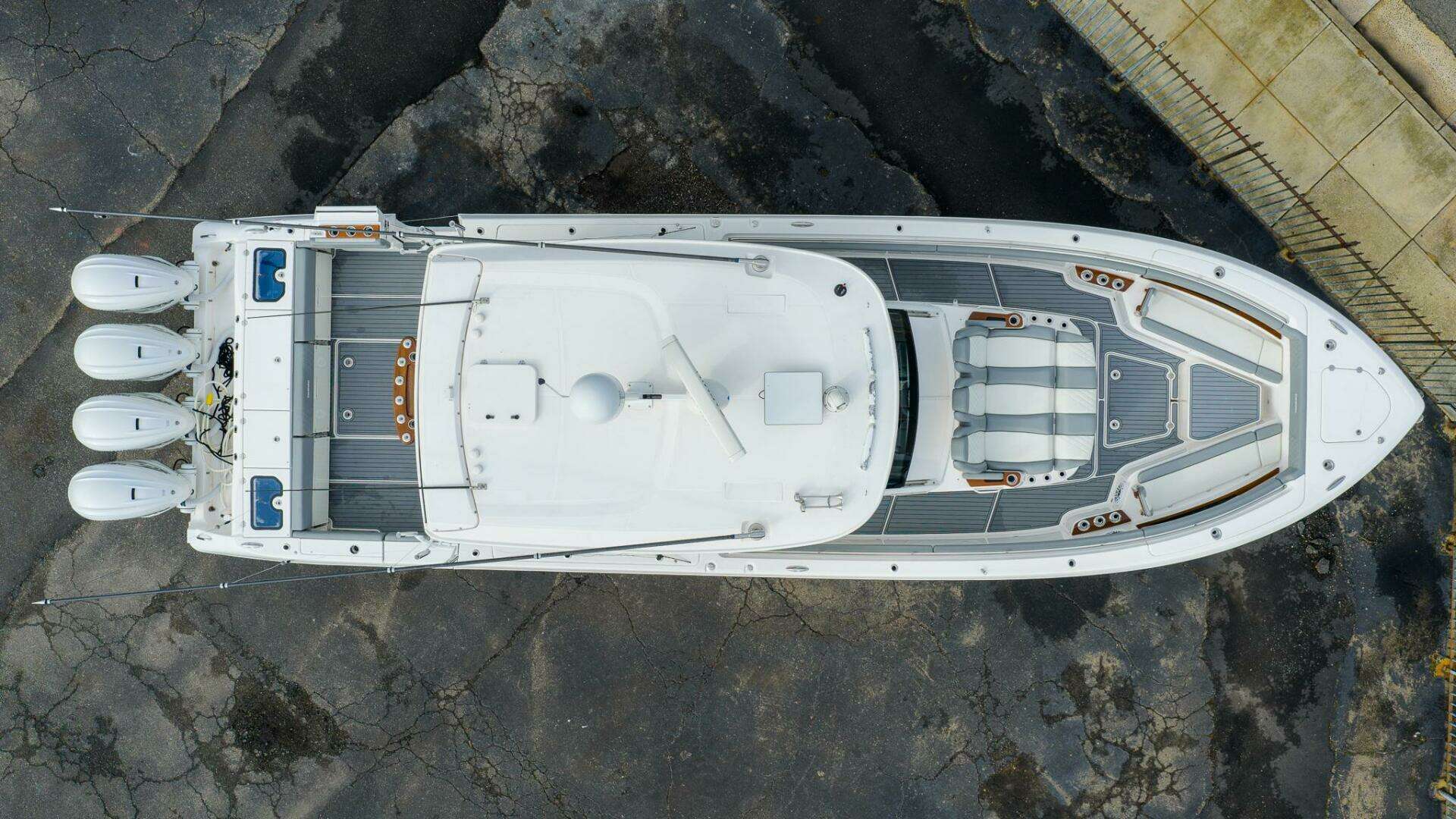 2023 Everglades 455 Center Console - Image 3
