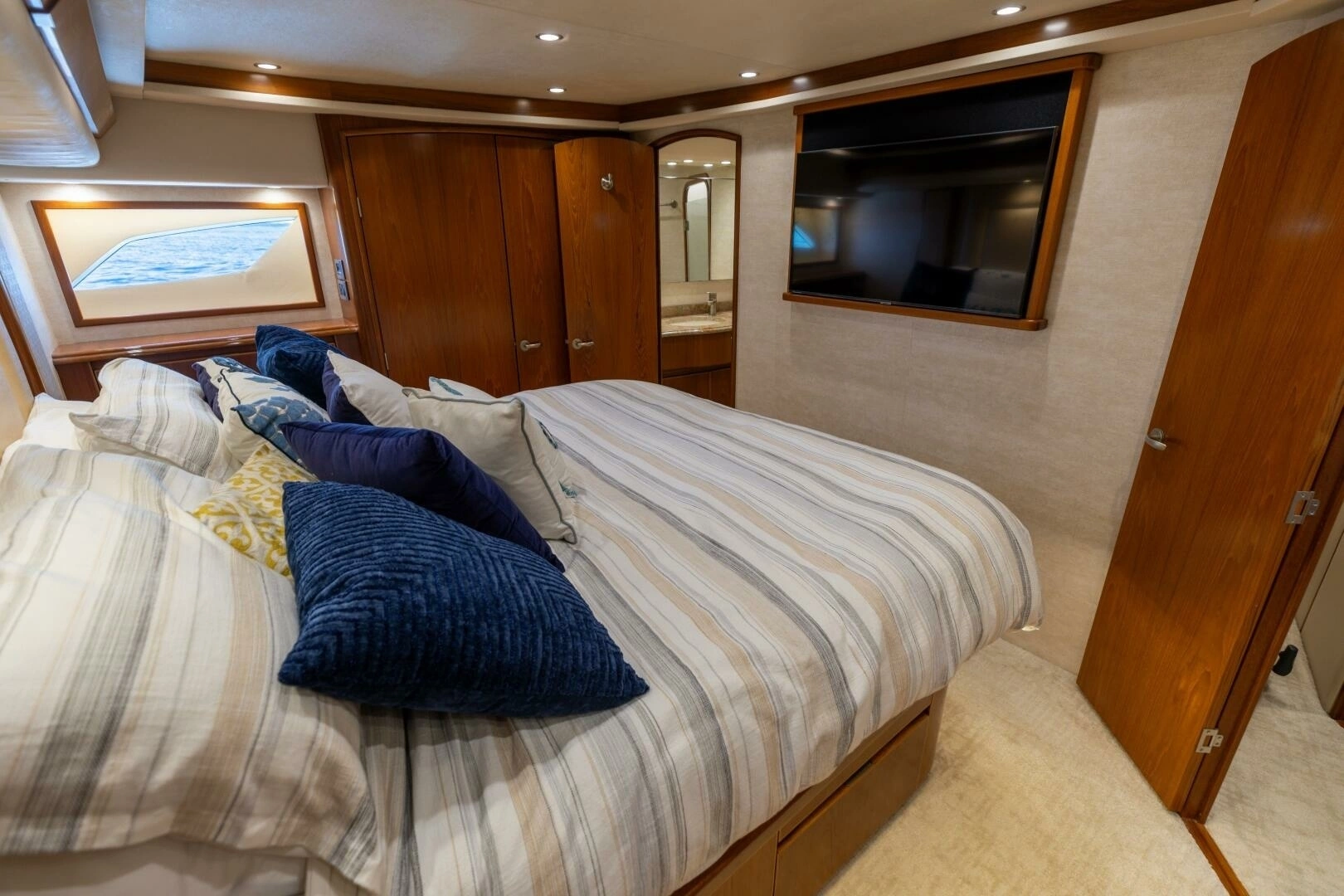 2015 Viking 70 Convertible - Image 16