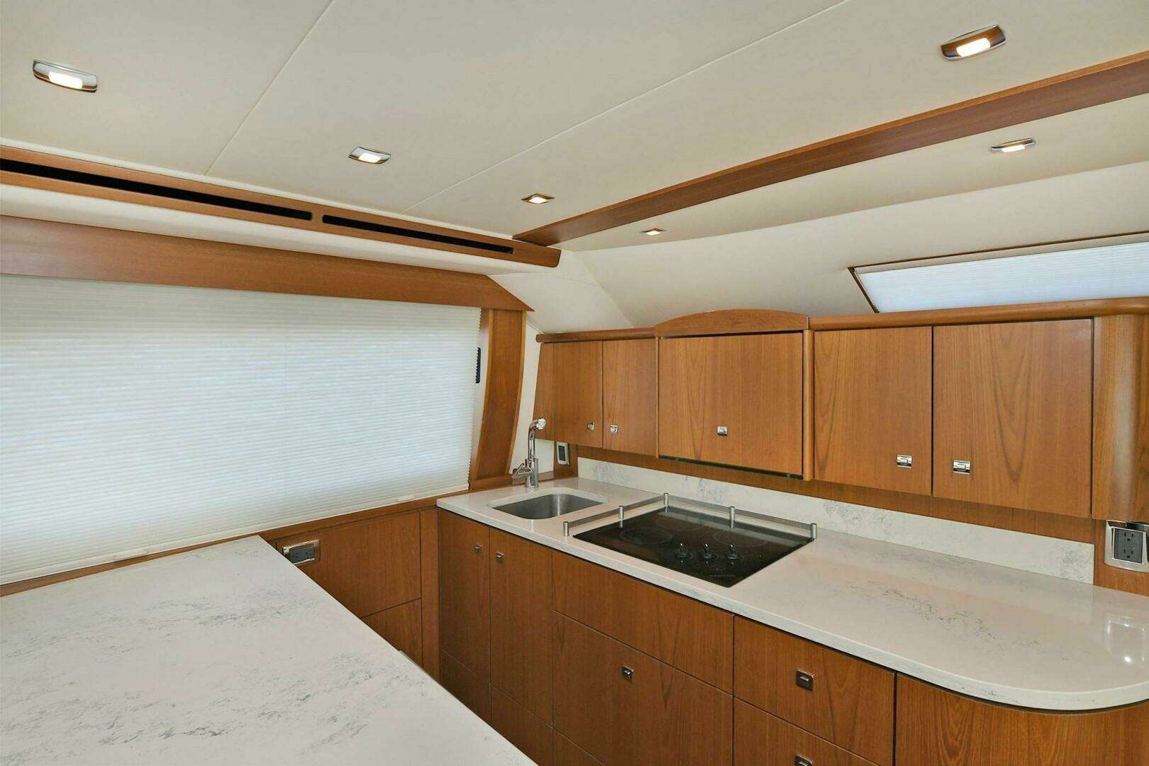 2015 Tiara Yachts 48 Convertible - Image 15