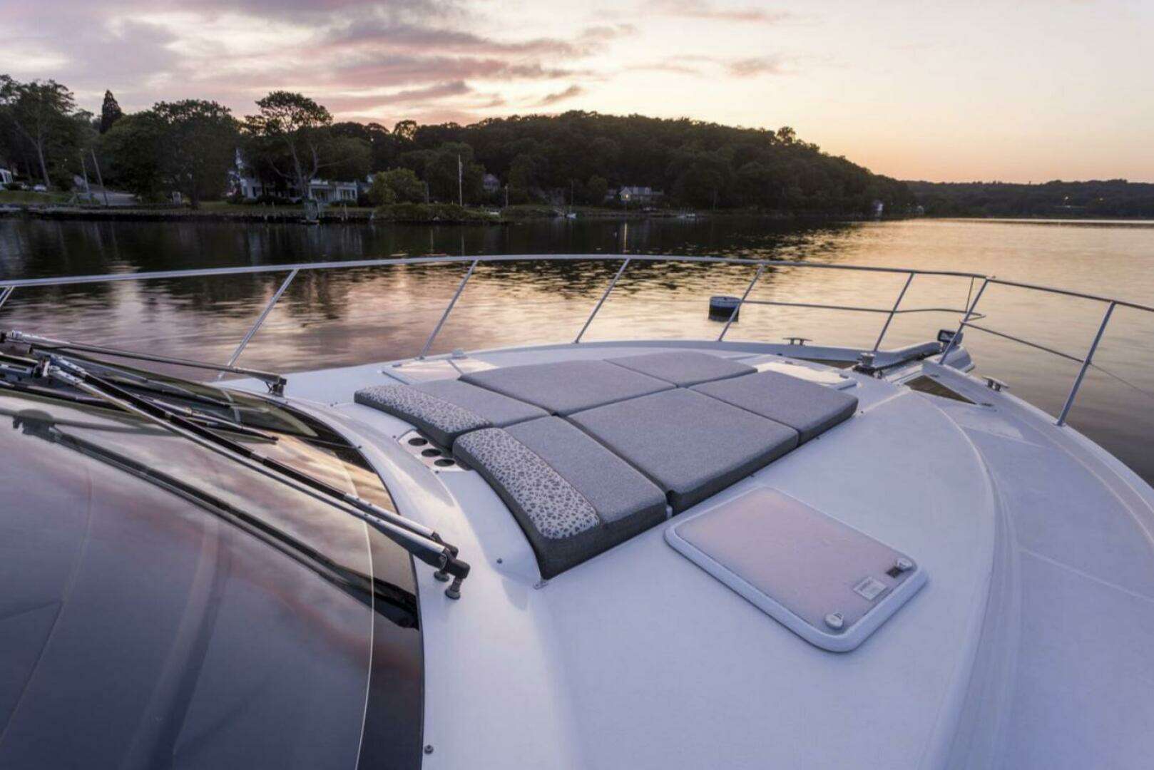 2016 Riviera 5000 Sport Yacht - Image 16