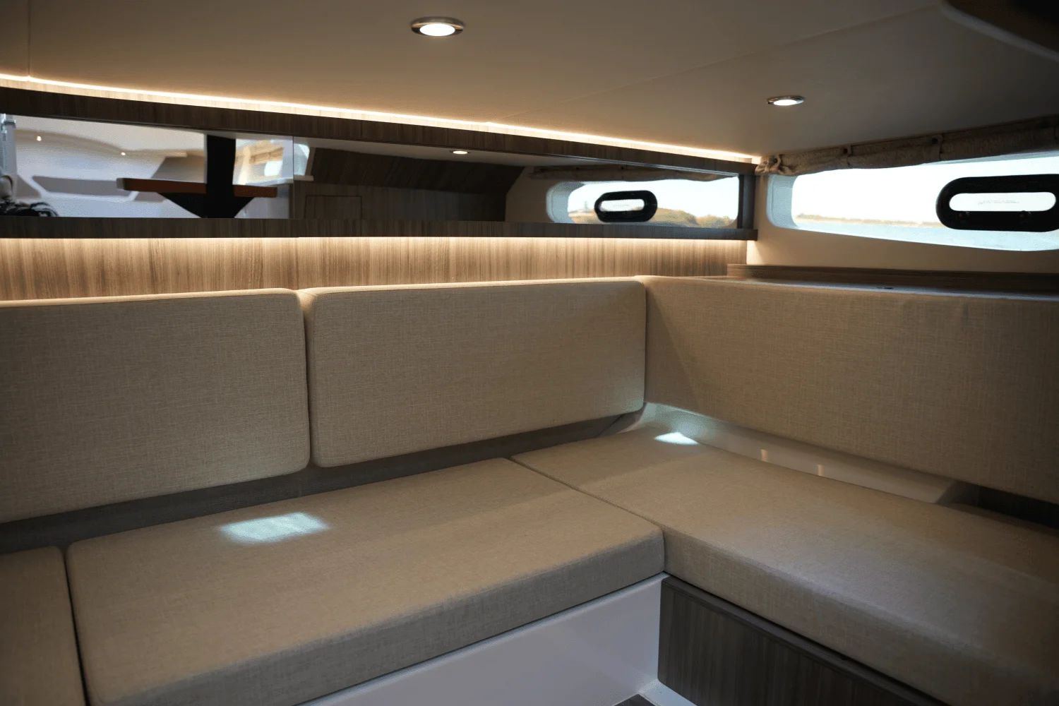 2025 Sea Ray Sundancer 370 - 41