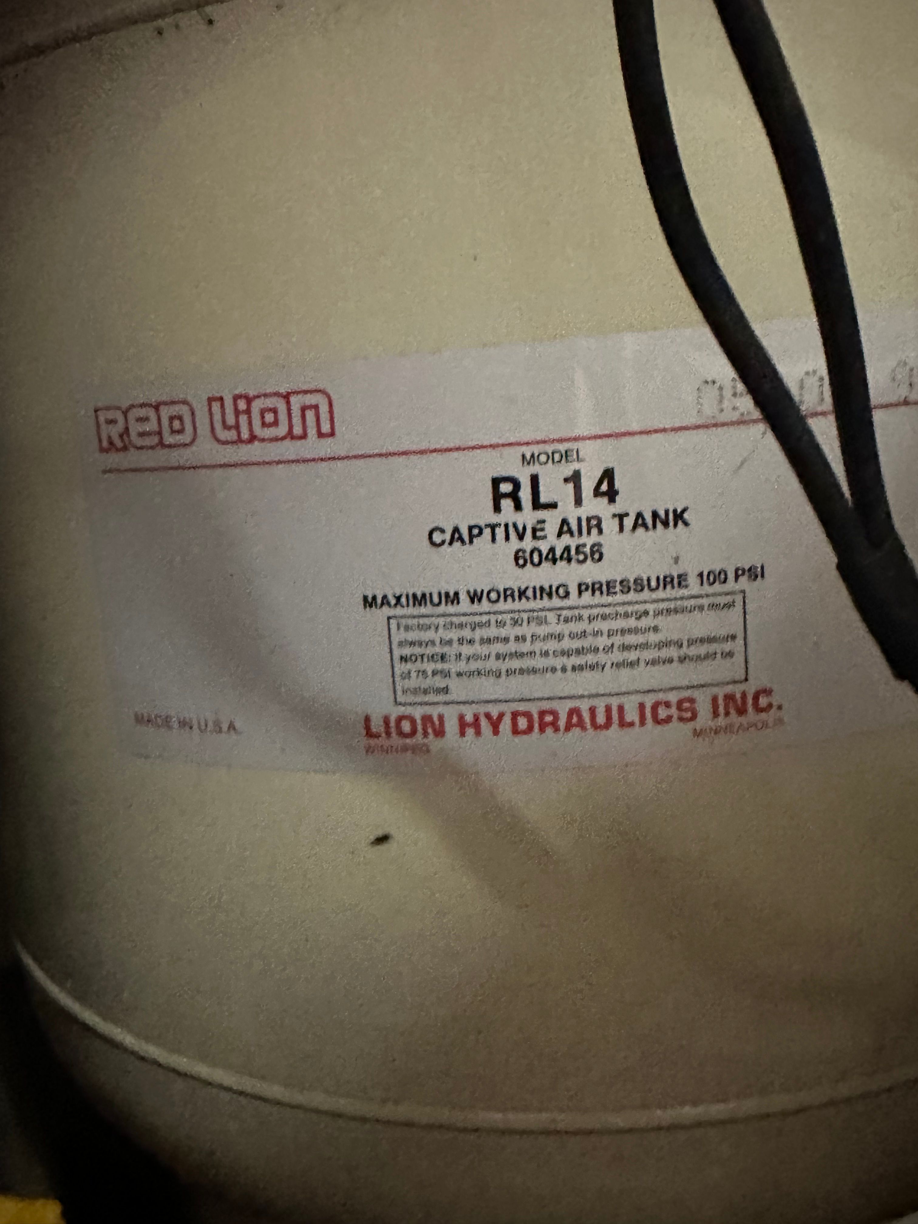 Red Lion RL14 captive air tank, maximum working pressure 100 PSI.