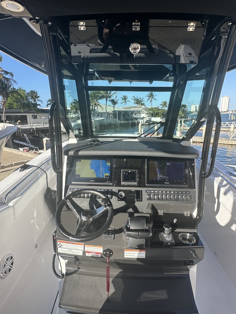 2025 Blackfin 272 CC - Image 13