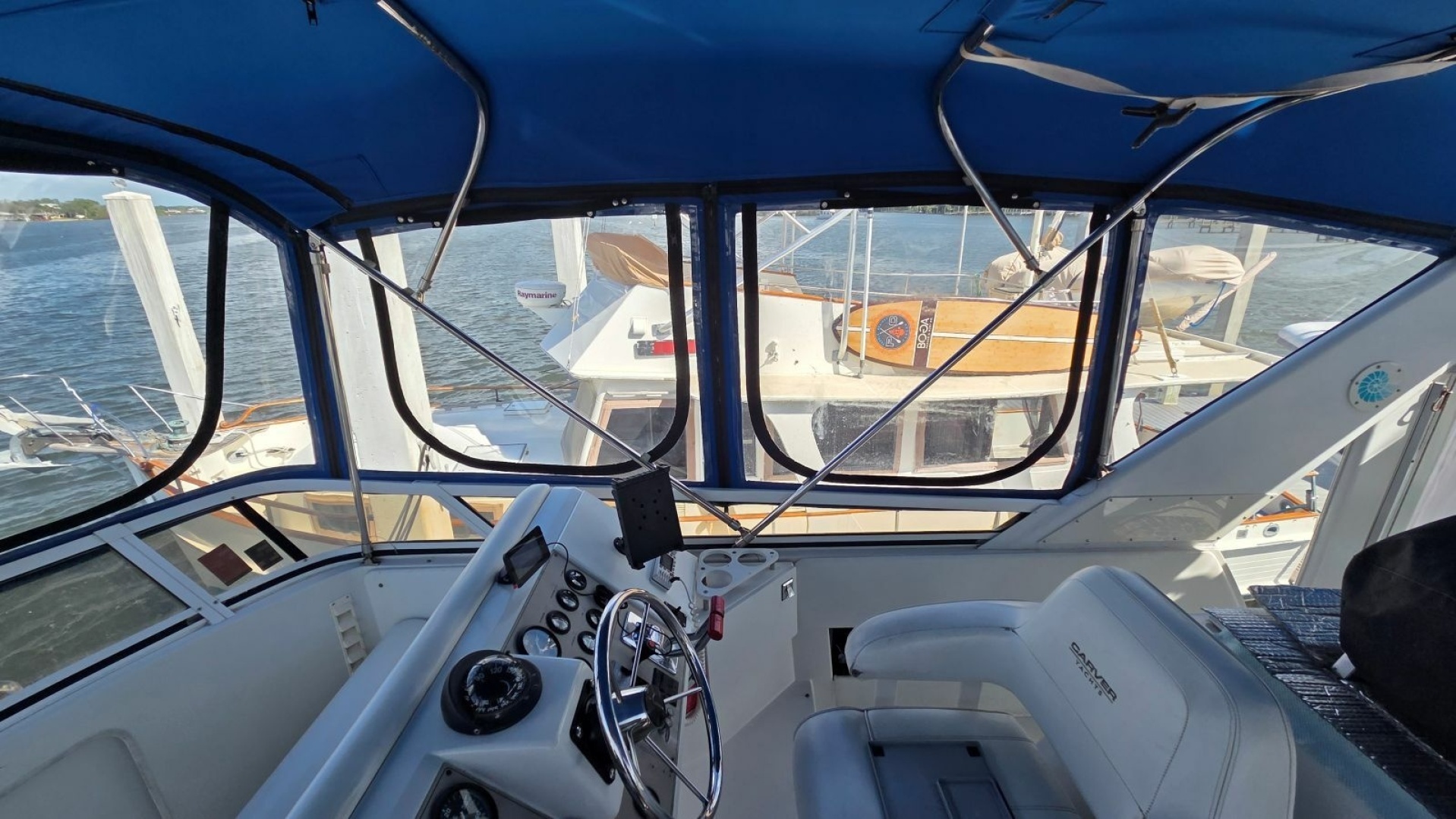 1998 Carver 405 Aft Cabin Motor Yacht - Image 22