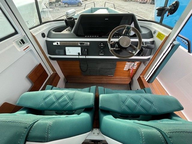 2023 Axopar 28 Cabin - 14