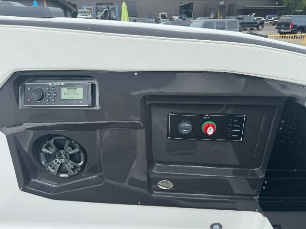 Control panel of a 2018 Monterey 258 Super Sport boat with radio and speaker.