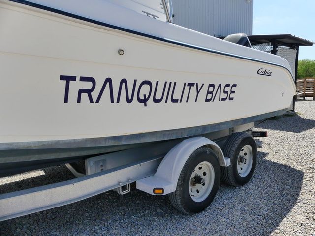 2001 Cobia 230 Walkaround - 4