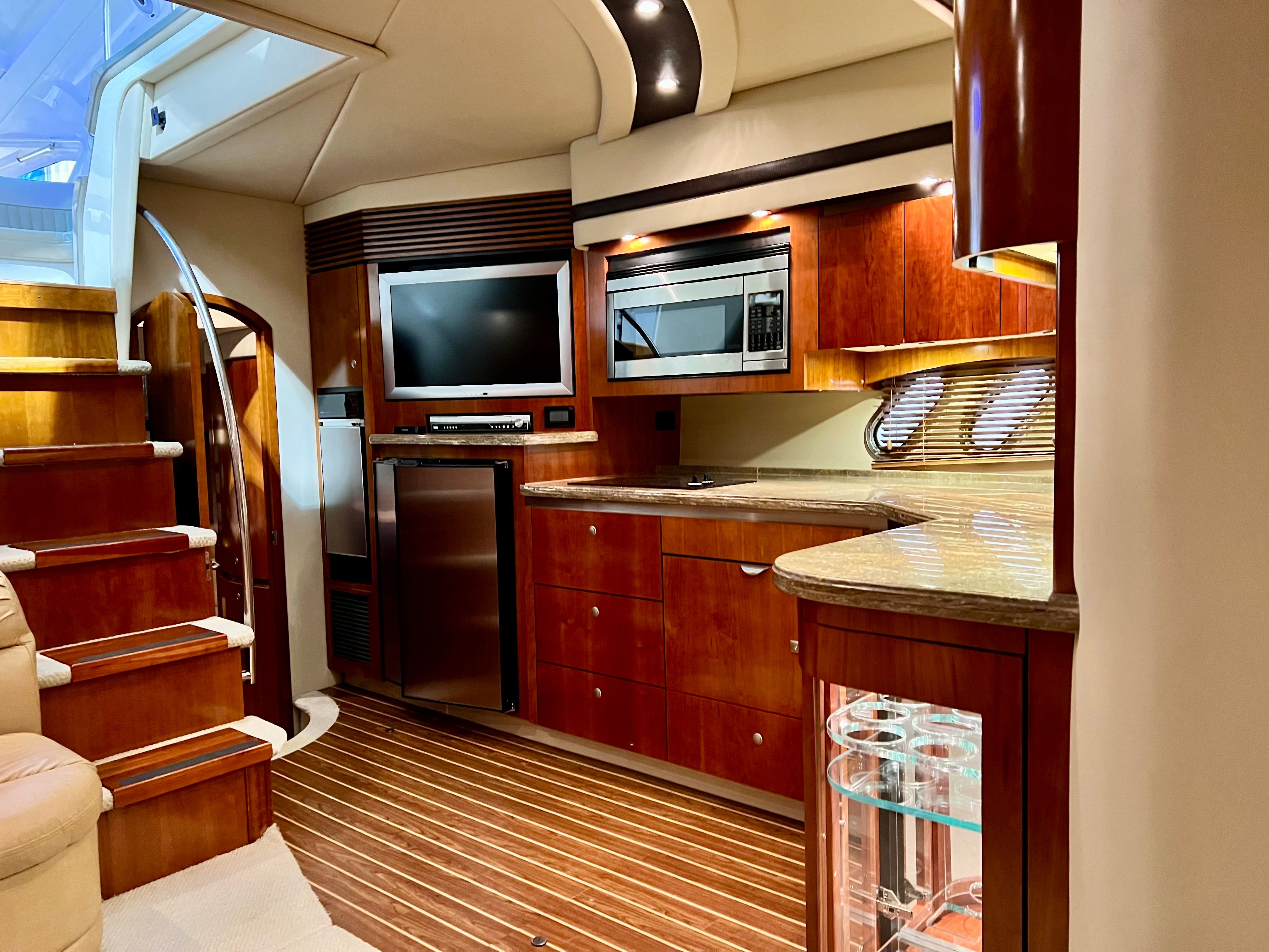 2009 Cruisers Yachts 520 Sports Coupe - 7