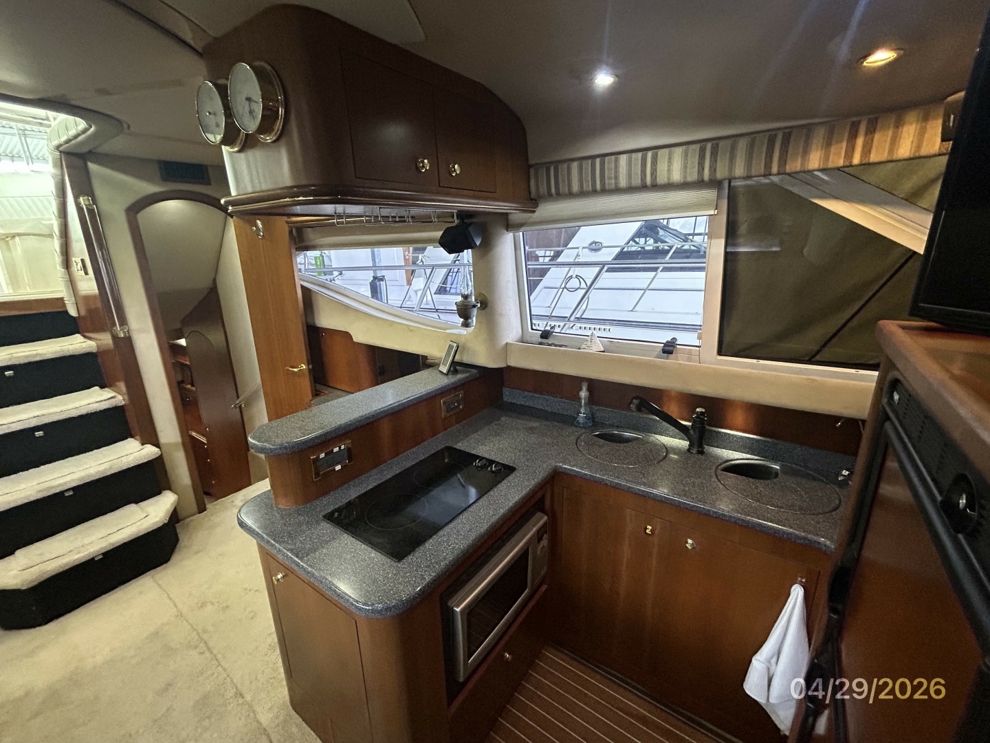 2000 Cruisers Yachts 4450 - Image 40